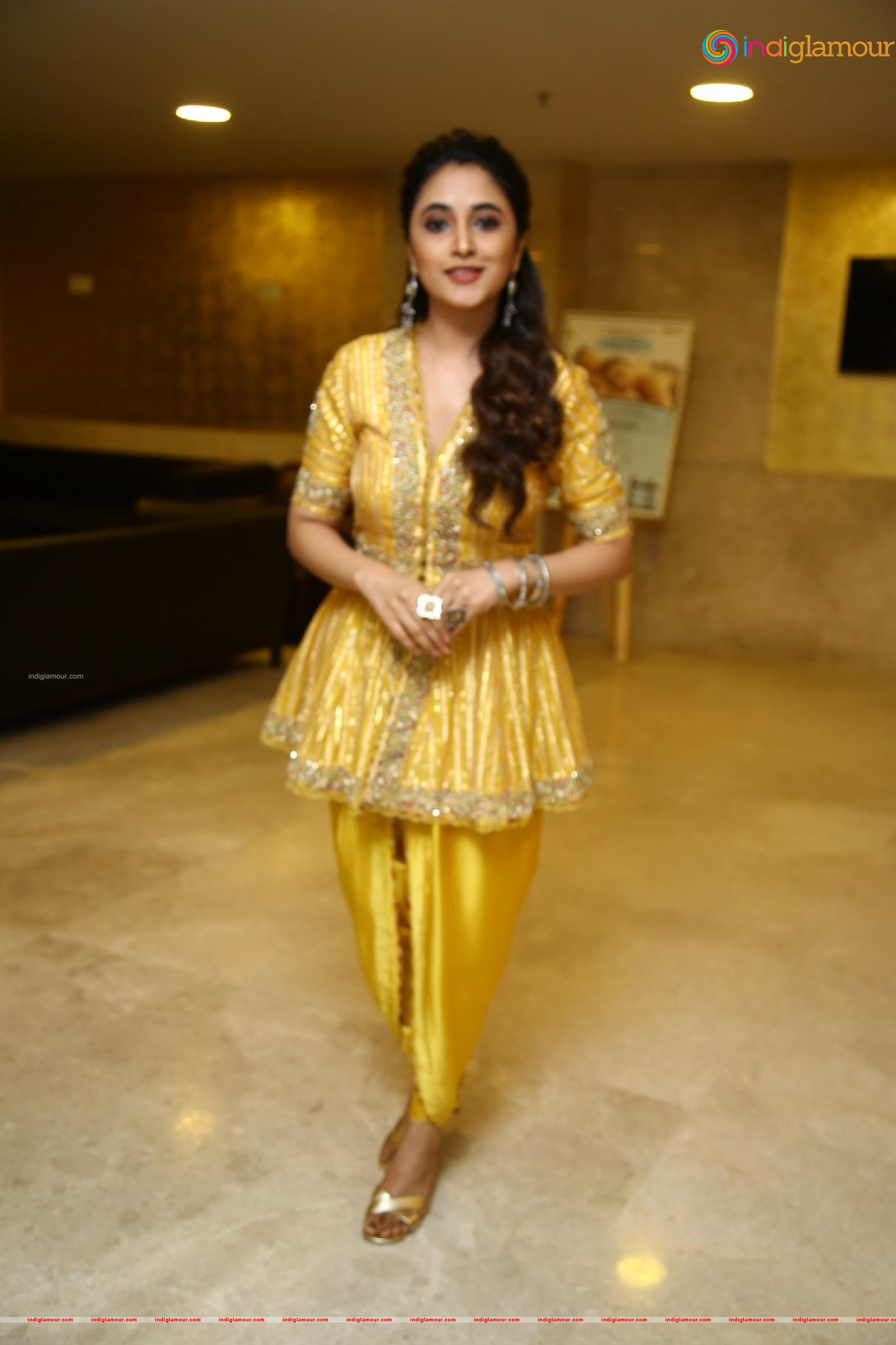 Priyanka Mohan Actress hd photo