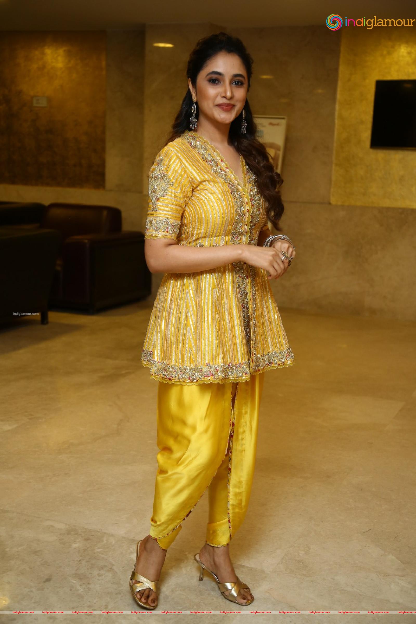 Priyanka Mohan Actress hd photo