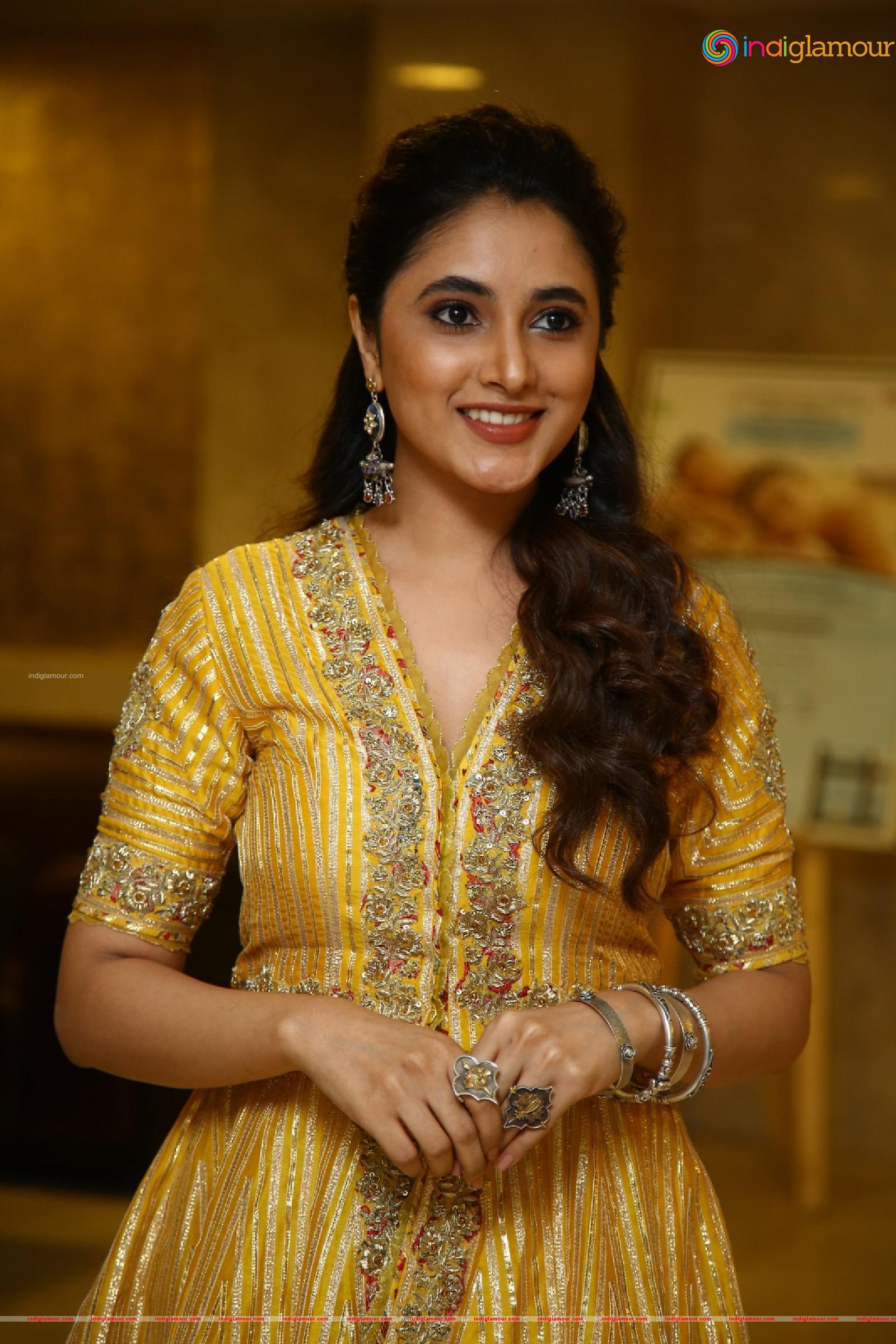 Priyanka Mohan Actress hd photo