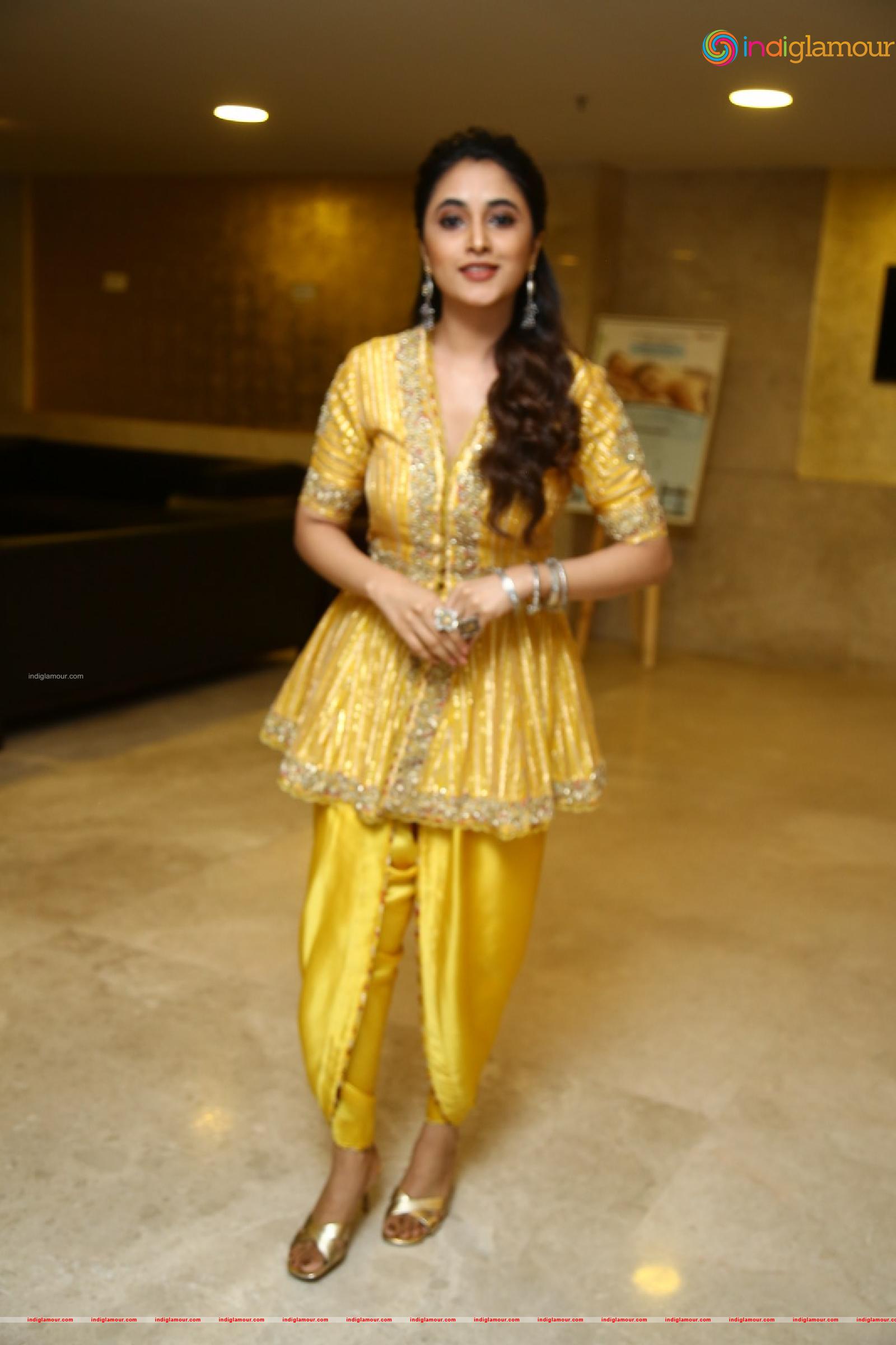Priyanka Mohan Actress hd photo