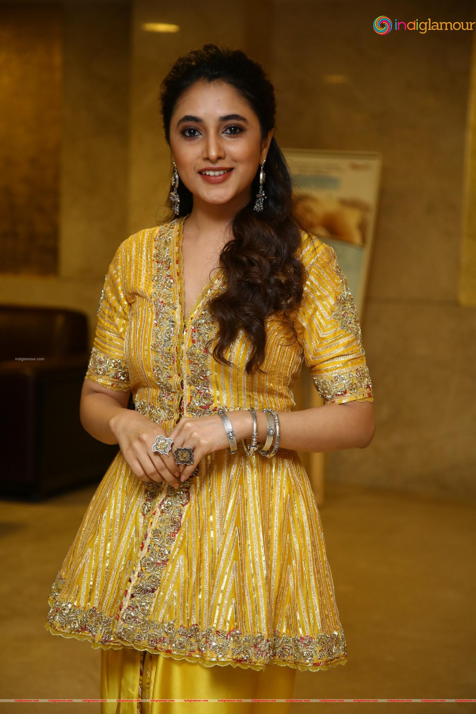 Priyanka Mohan Actress hd photo
