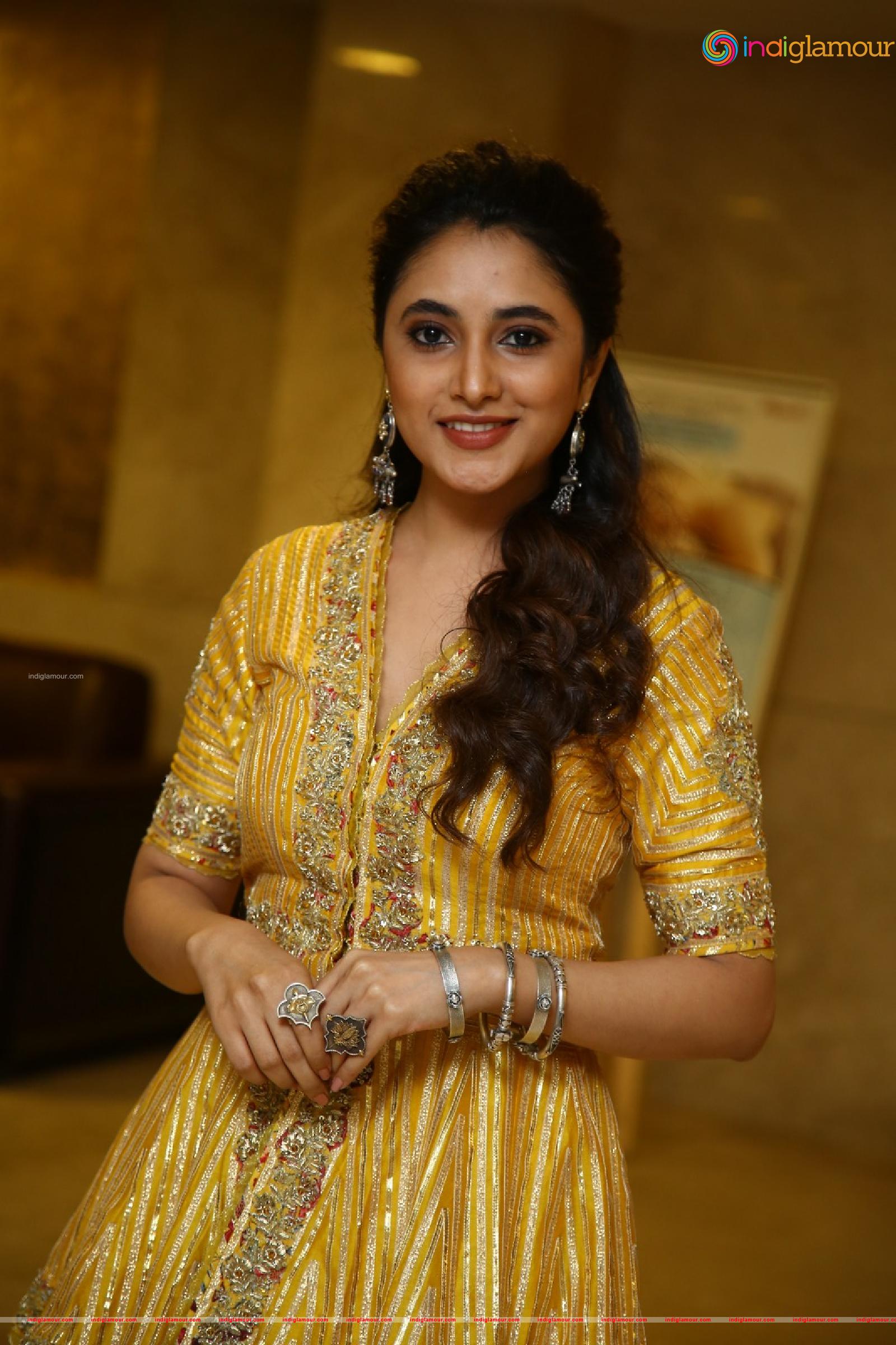 Priyanka Mohan Actress hd photo