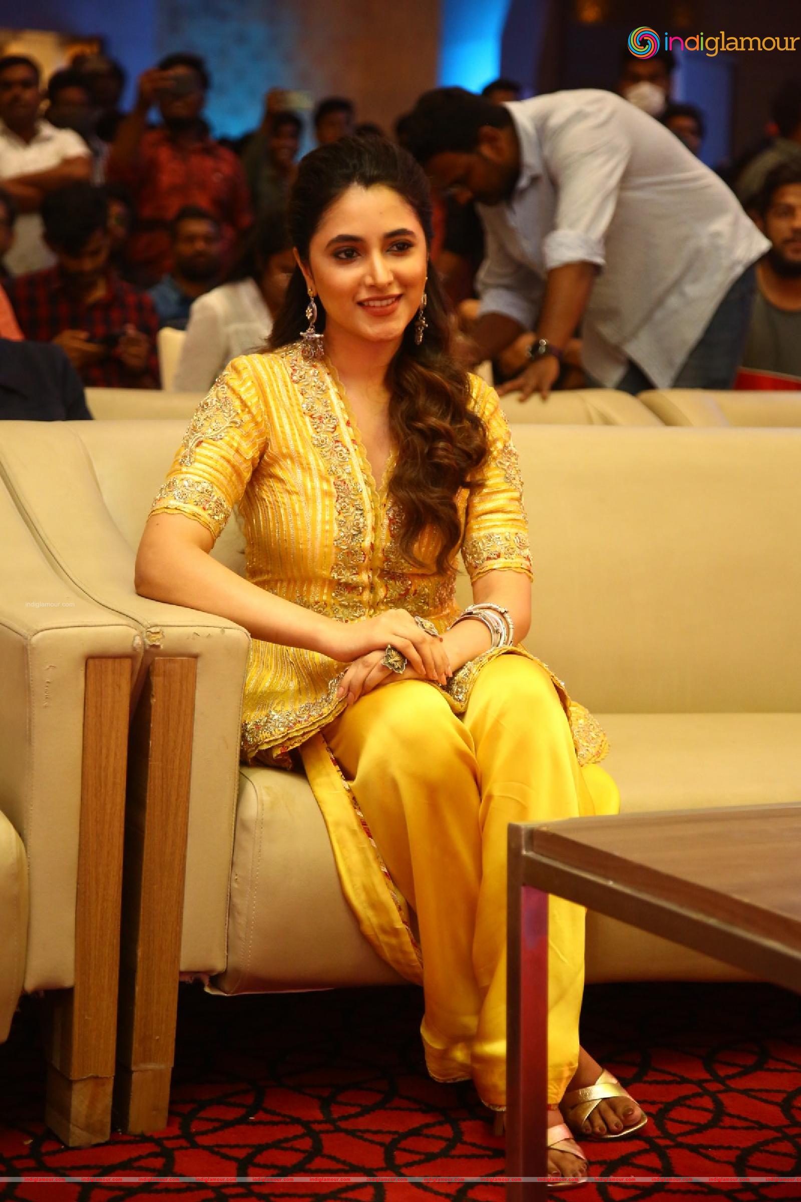 Priyanka Mohan Actress hd photo