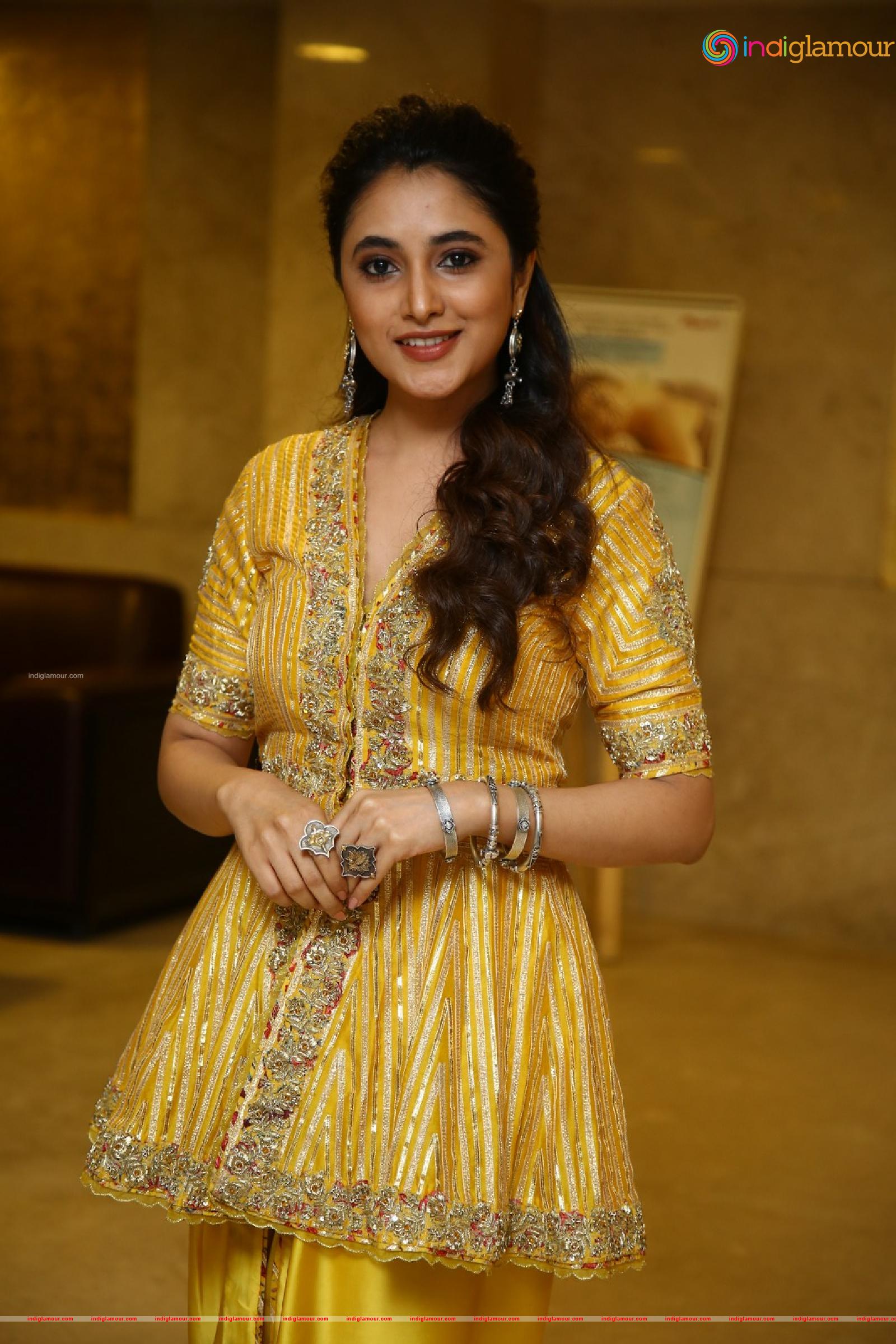 Priyanka Mohan Actress hd photo
