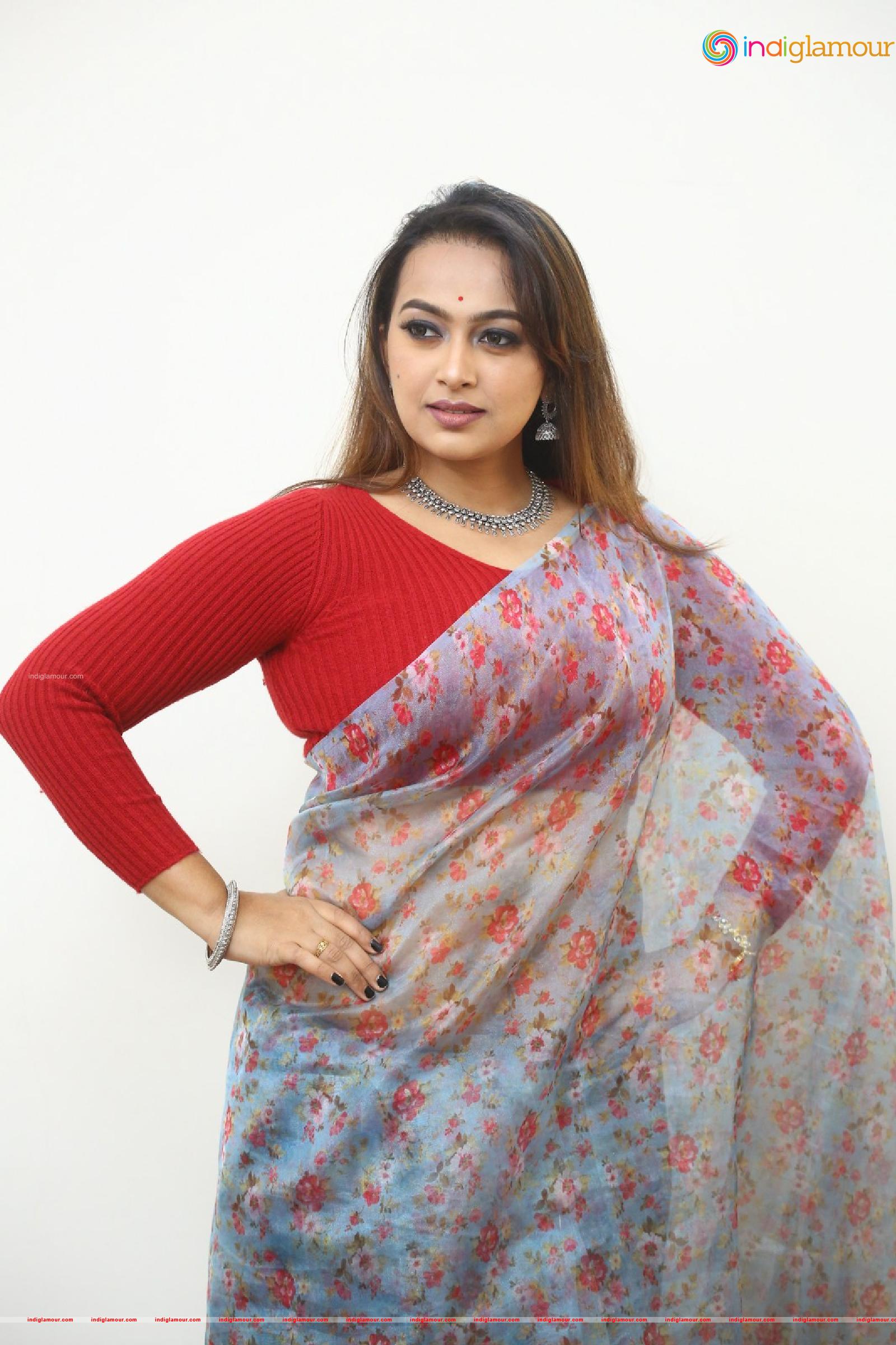 Ester Noronha Actress hd photo
