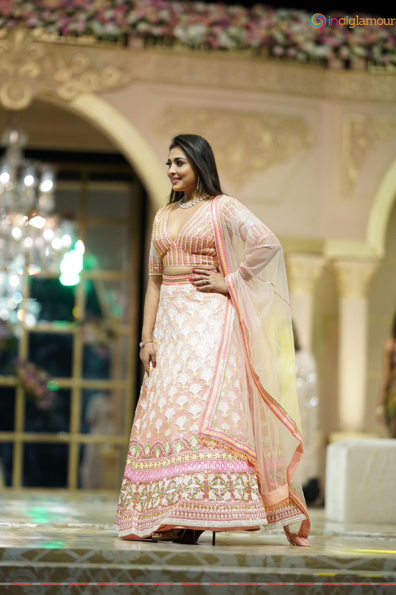 Madhu Shalini Actress hd photo