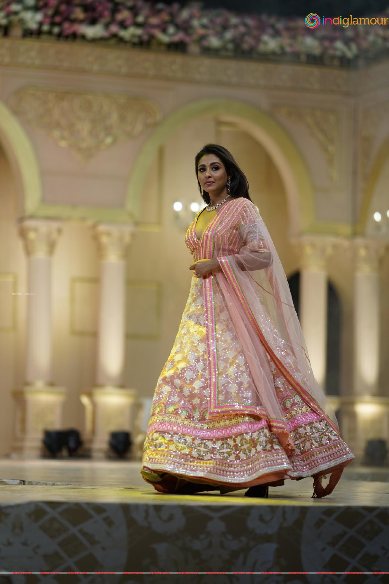 Madhu Shalini Actress hd photo