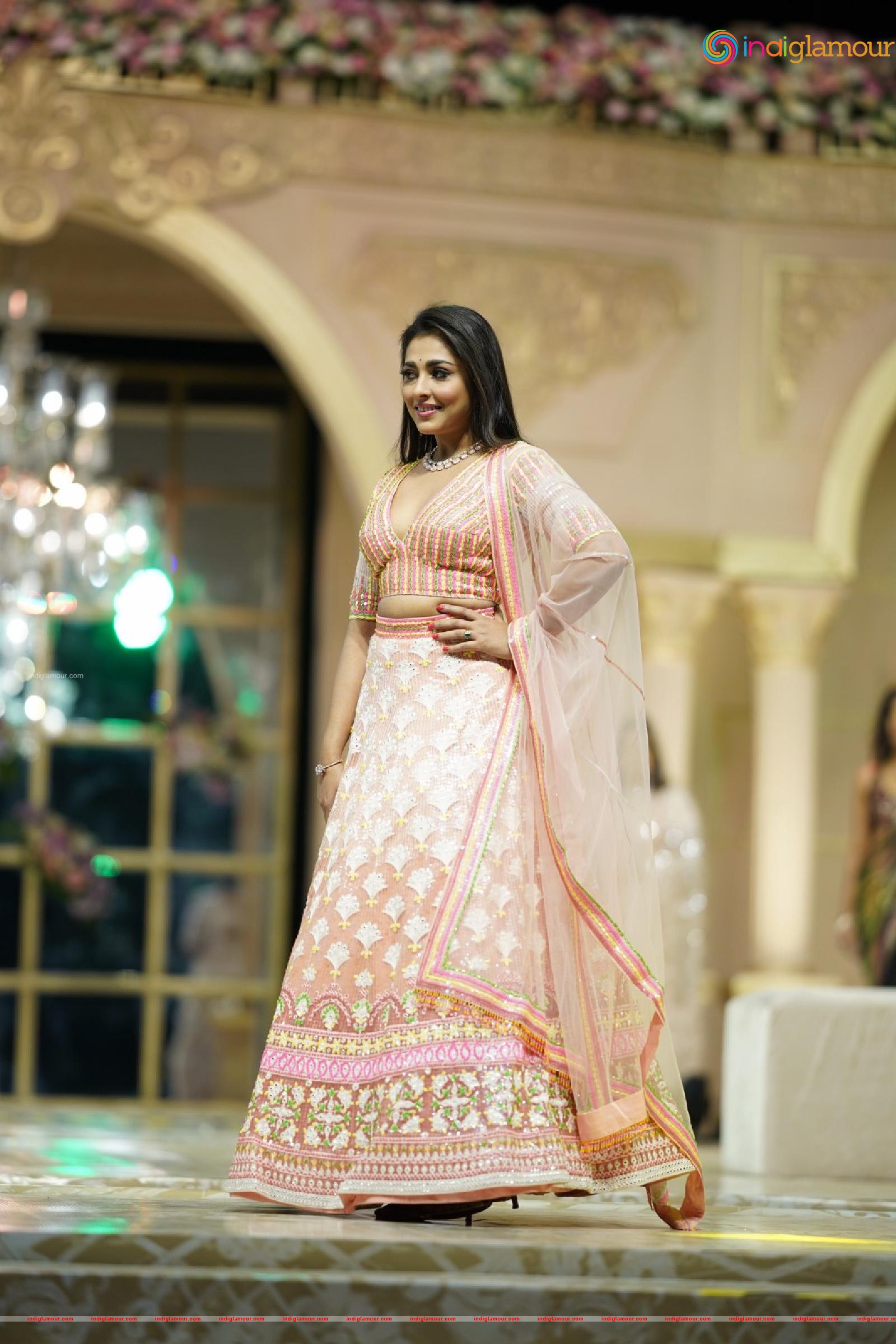 Madhu Shalini Actress hd photo