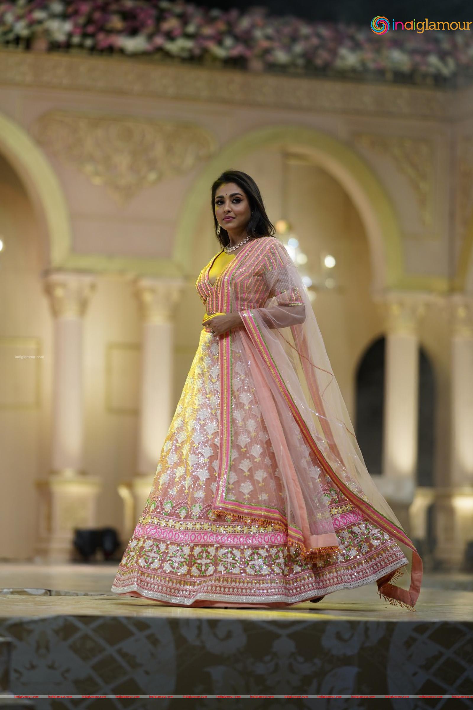 Madhu Shalini Actress hd photo