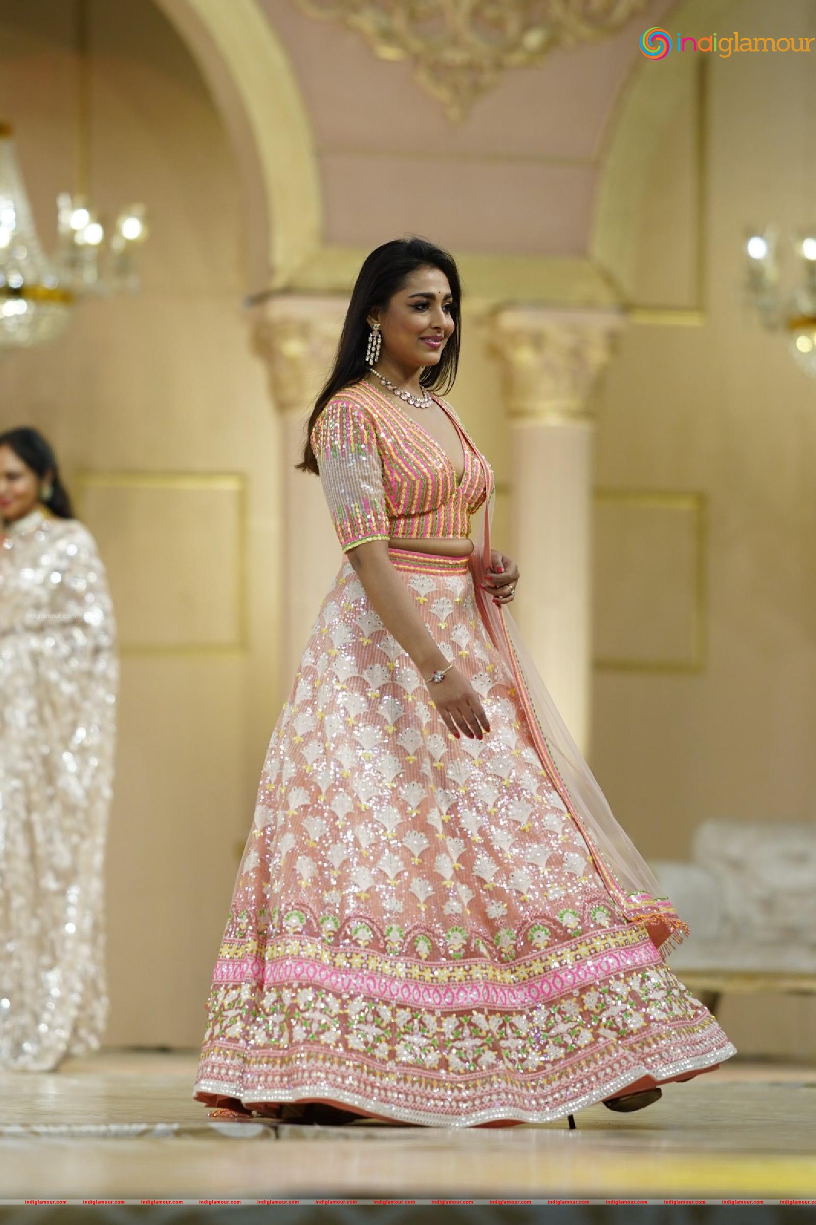 Madhu Shalini Actress hd photo