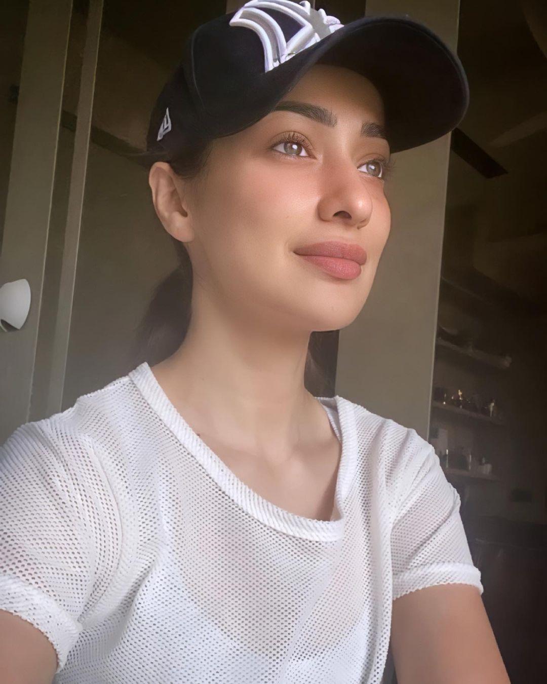 Raai Laxmi Actress hd photo
