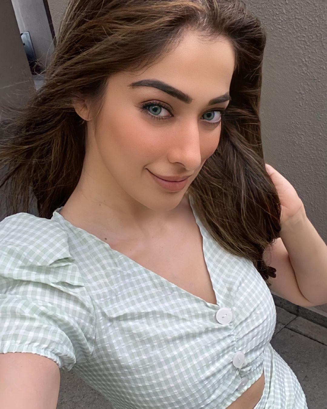 Raai Laxmi Actress hd photo