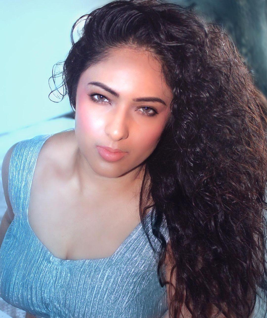 Nikesha Patel Actress hd photo