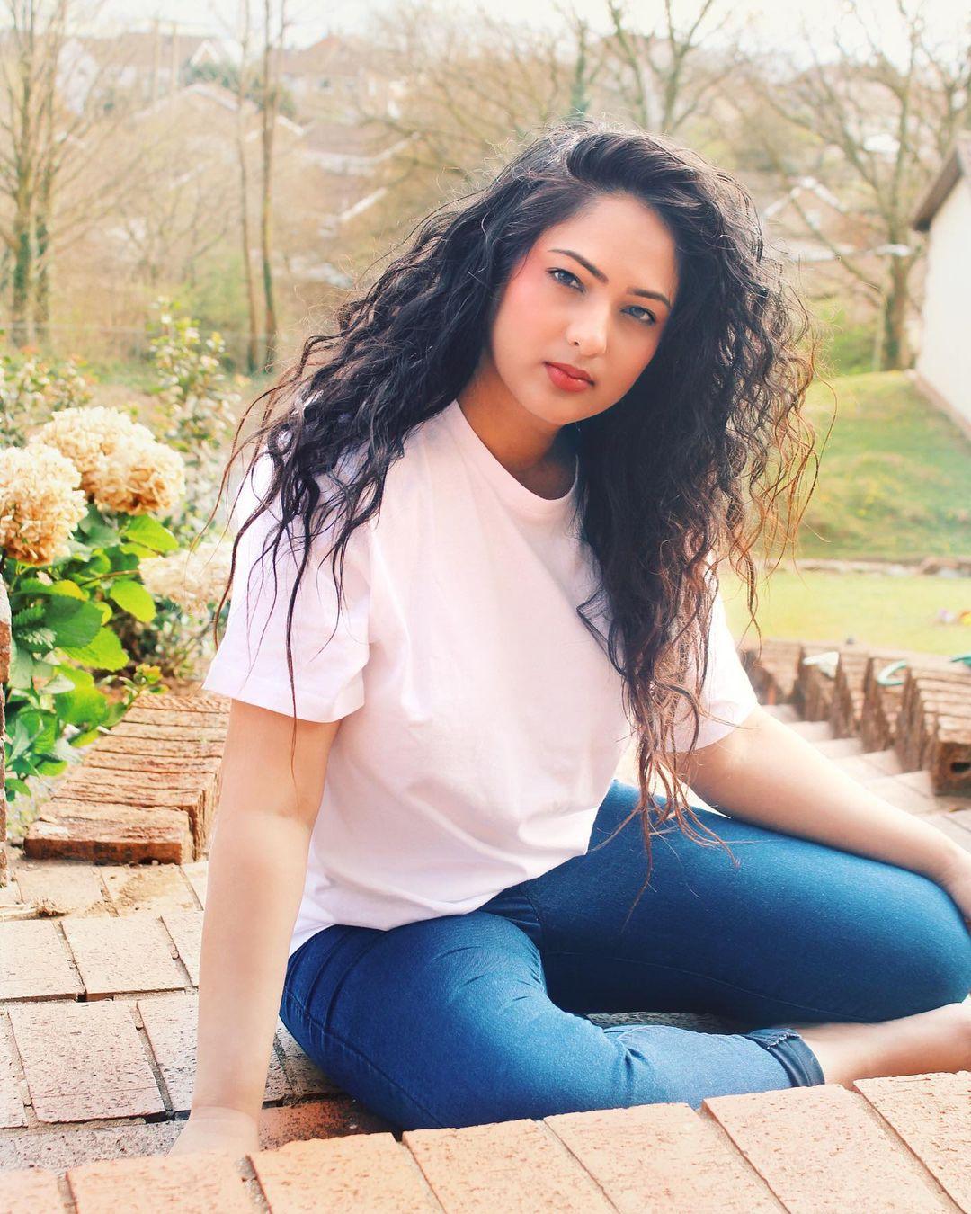 Nikesha Patel Actress hd photo