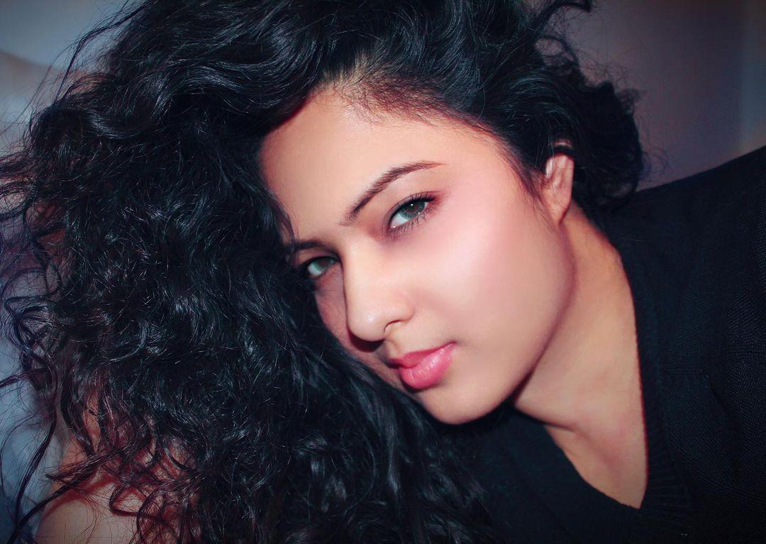 Nikesha Patel Actress hd photo