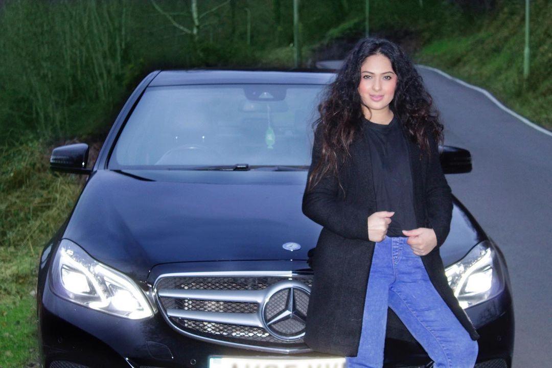 Nikesha Patel Actress hd photo