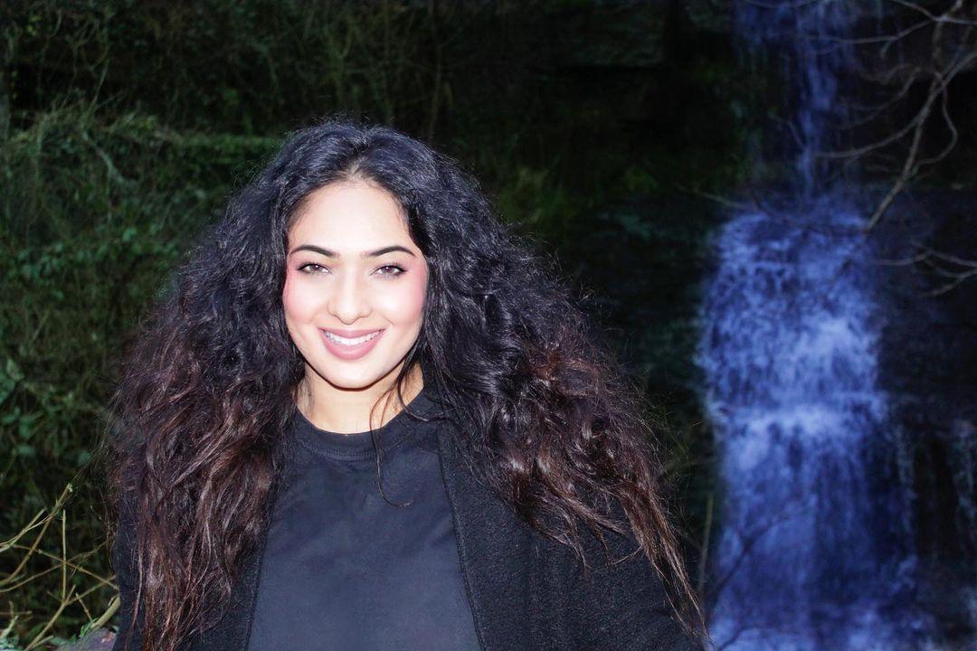 Nikesha Patel Actress hd photo