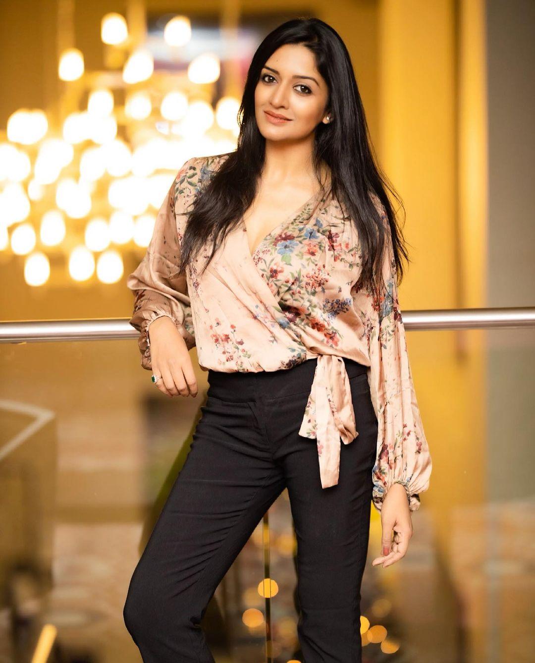 Vimala Raman Actress hd photo