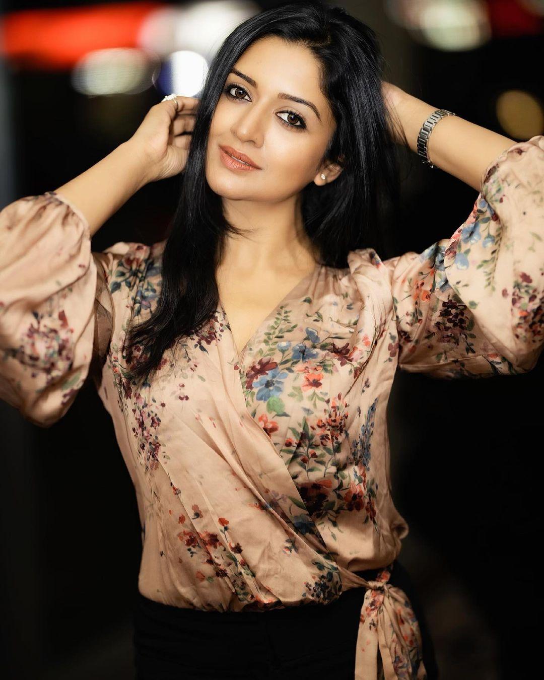 Vimala Raman Actress hd photo
