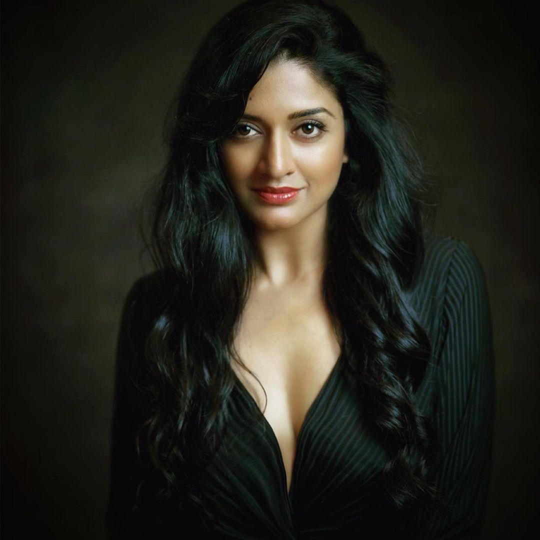 Vimala Raman Actress hd photo