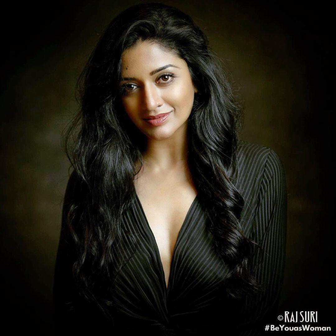 Vimala Raman Actress hd photo