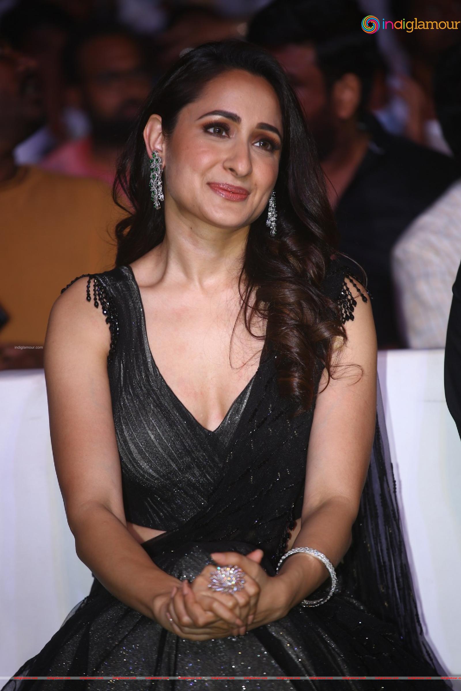 Pragya Jaiswal Actress hd photo