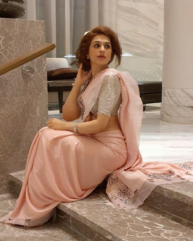 Shraddha Das Actress hd photo