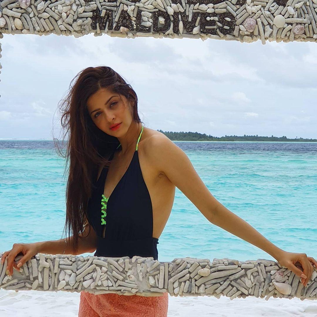 Vedhika Actress hd photo