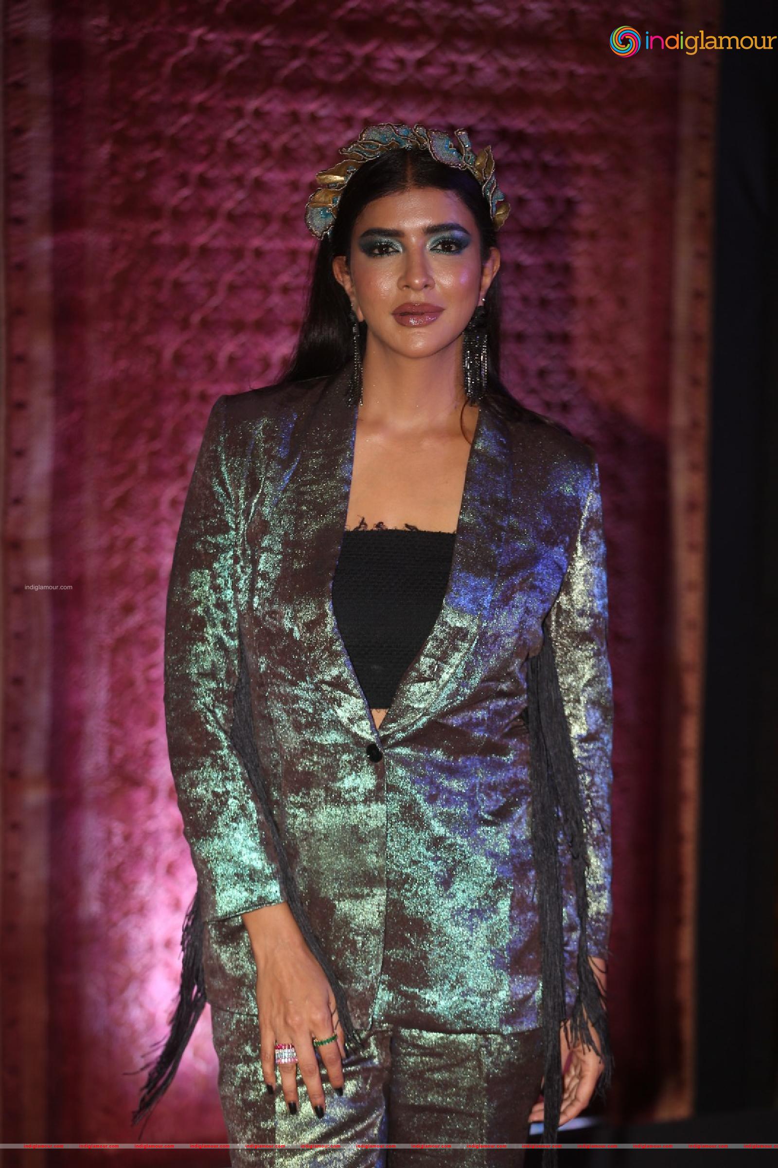 Manchu Lakshmi Actress hd photo