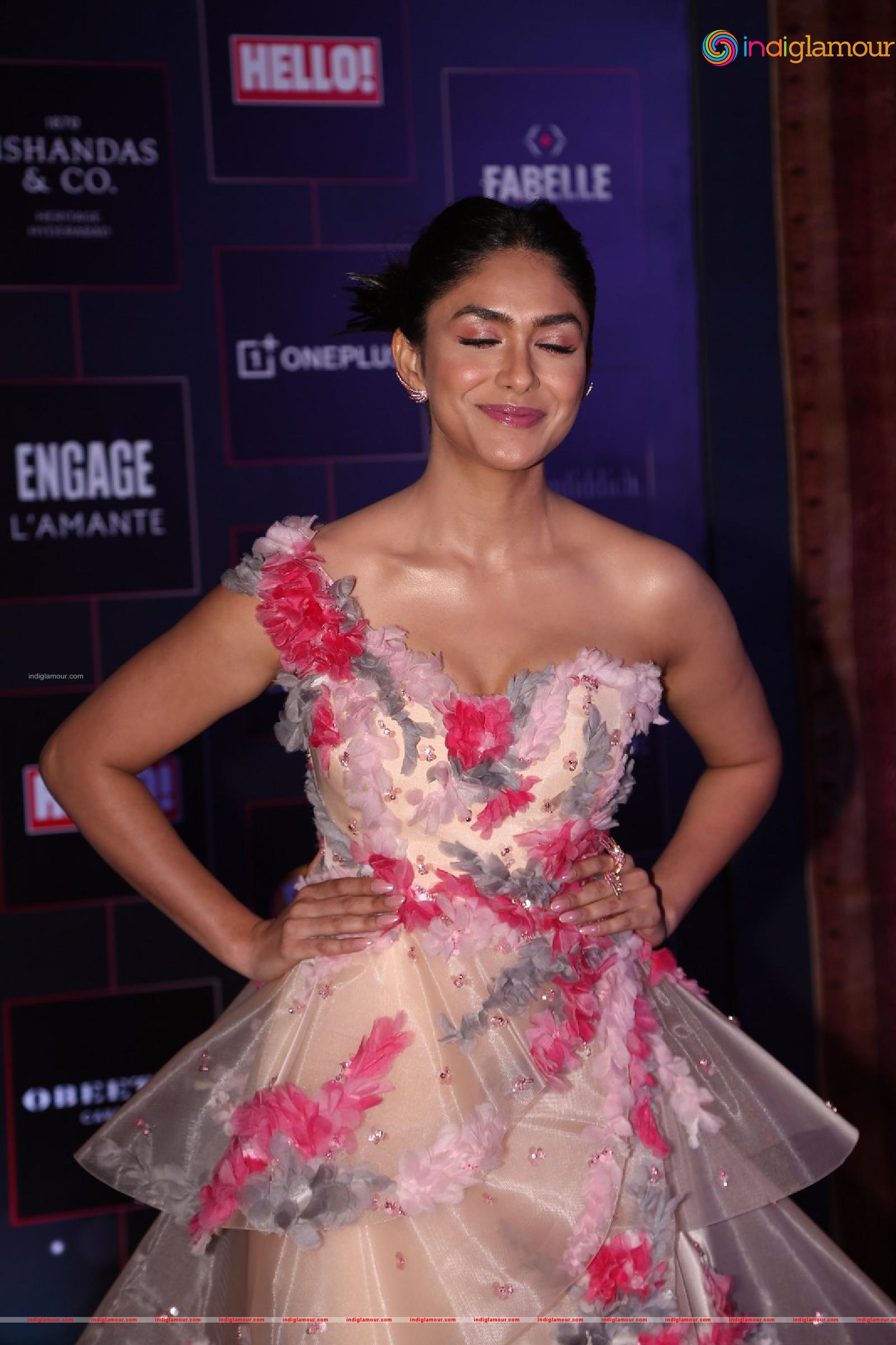 Mrunal Thakur Actress hd photo