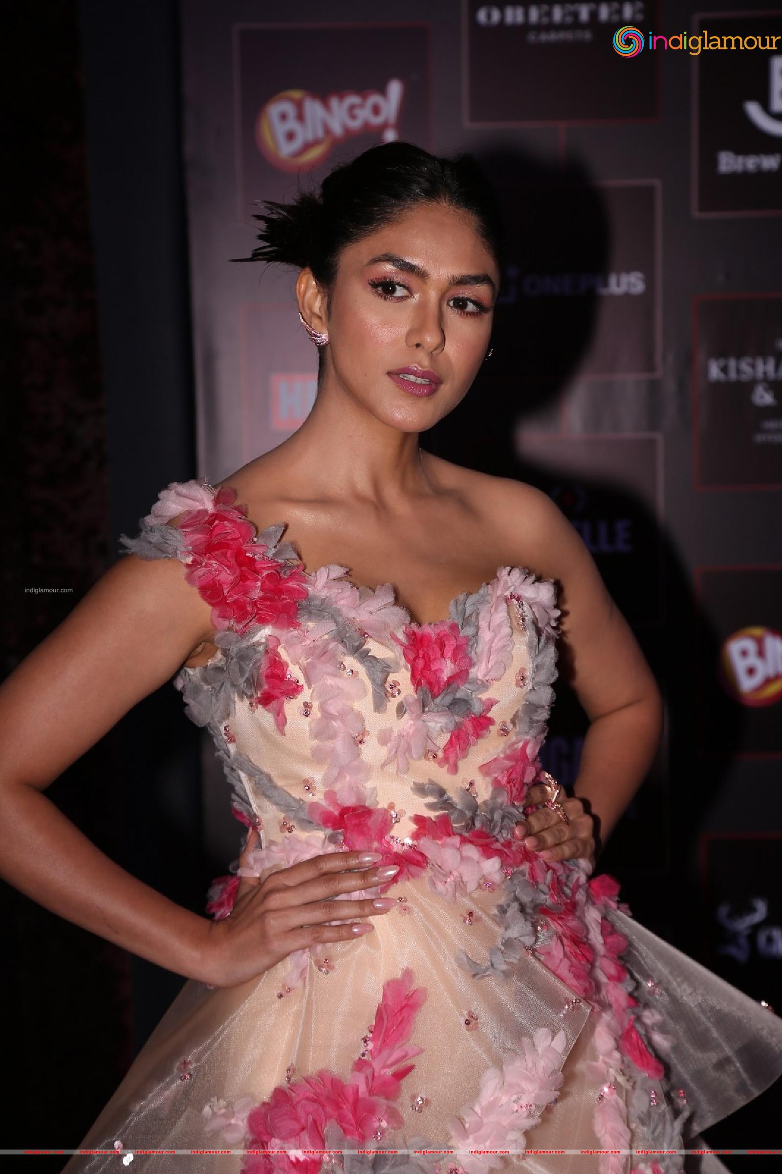 Mrunal Thakur Actress hd photo