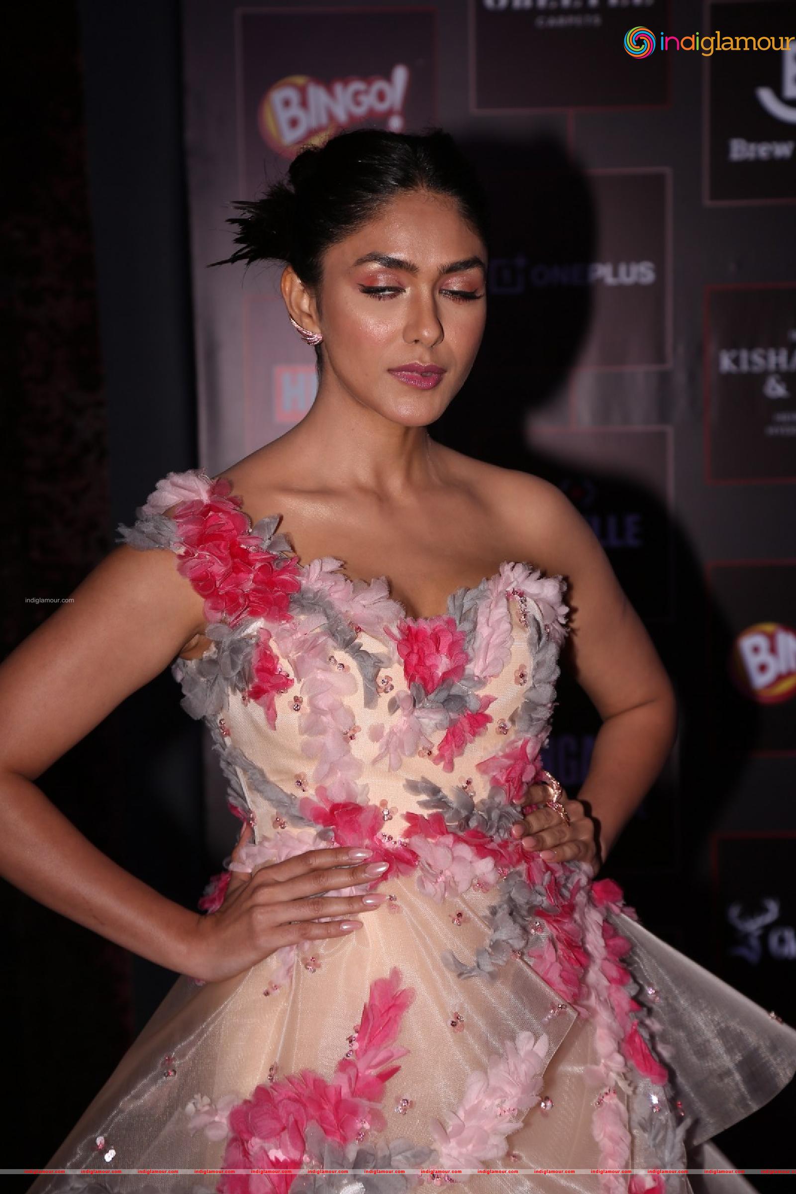 Mrunal Thakur Actress hd photo
