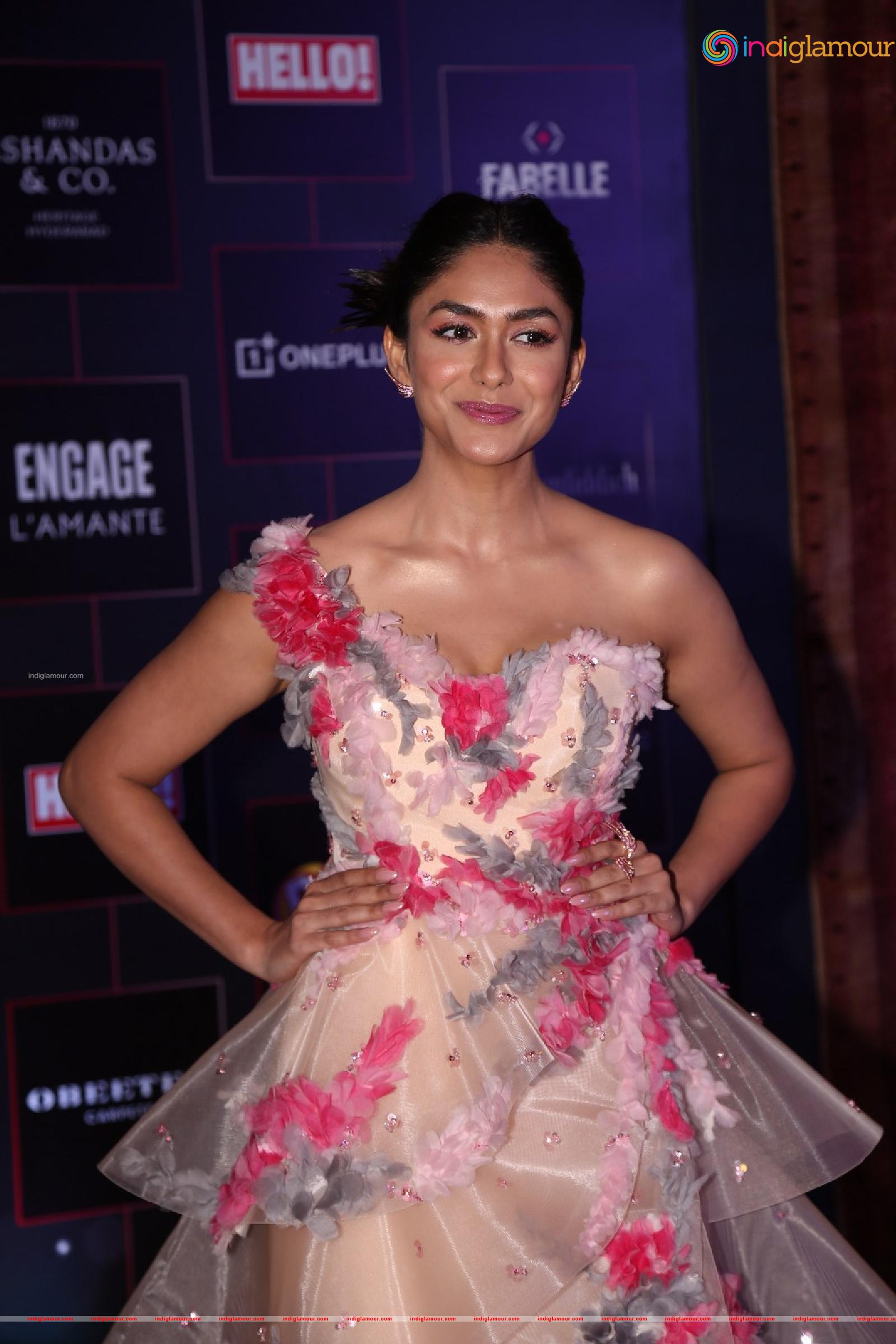 Mrunal Thakur Actress hd photo