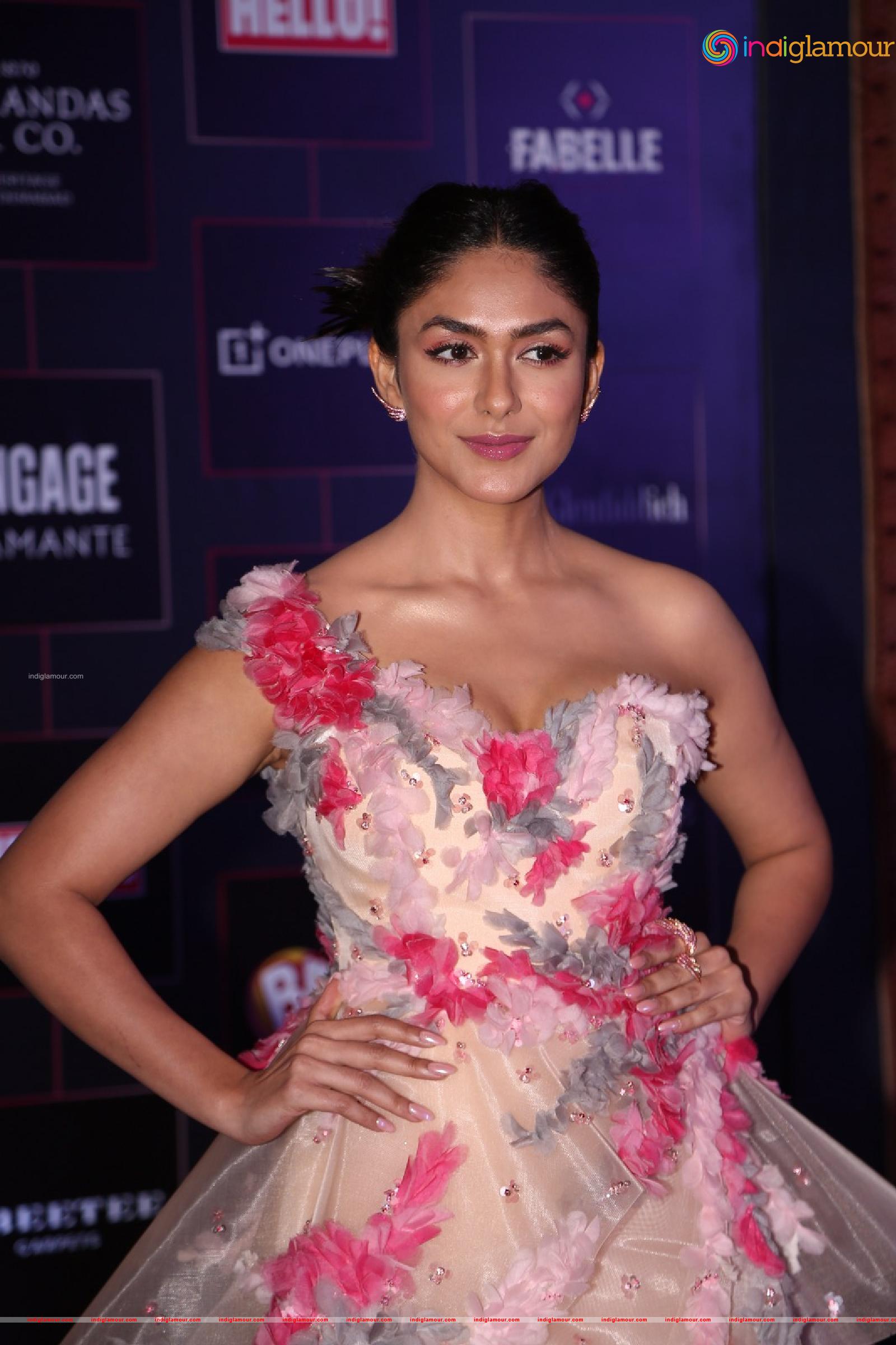 Mrunal Thakur Actress hd photo