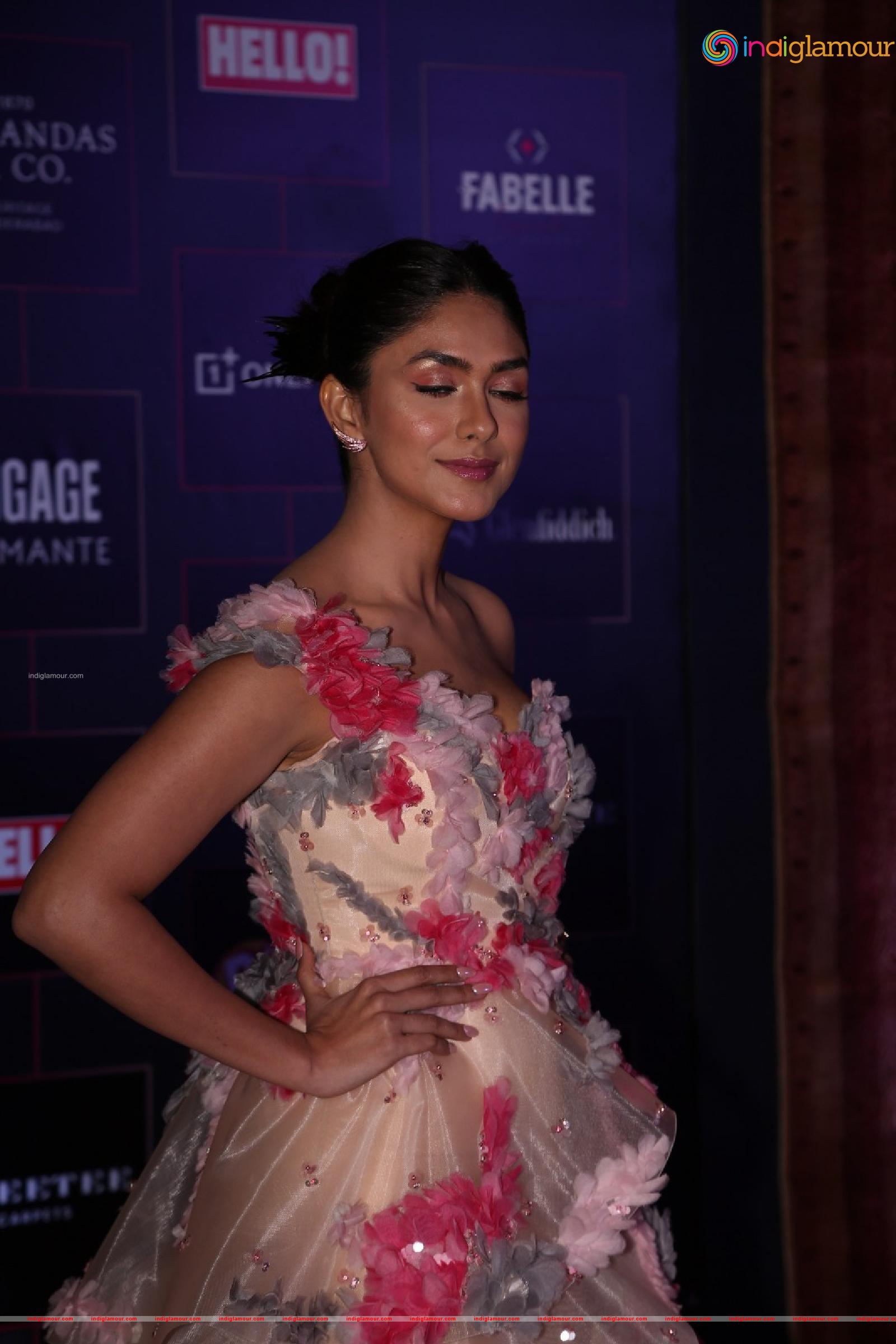 Mrunal Thakur Actress hd photo