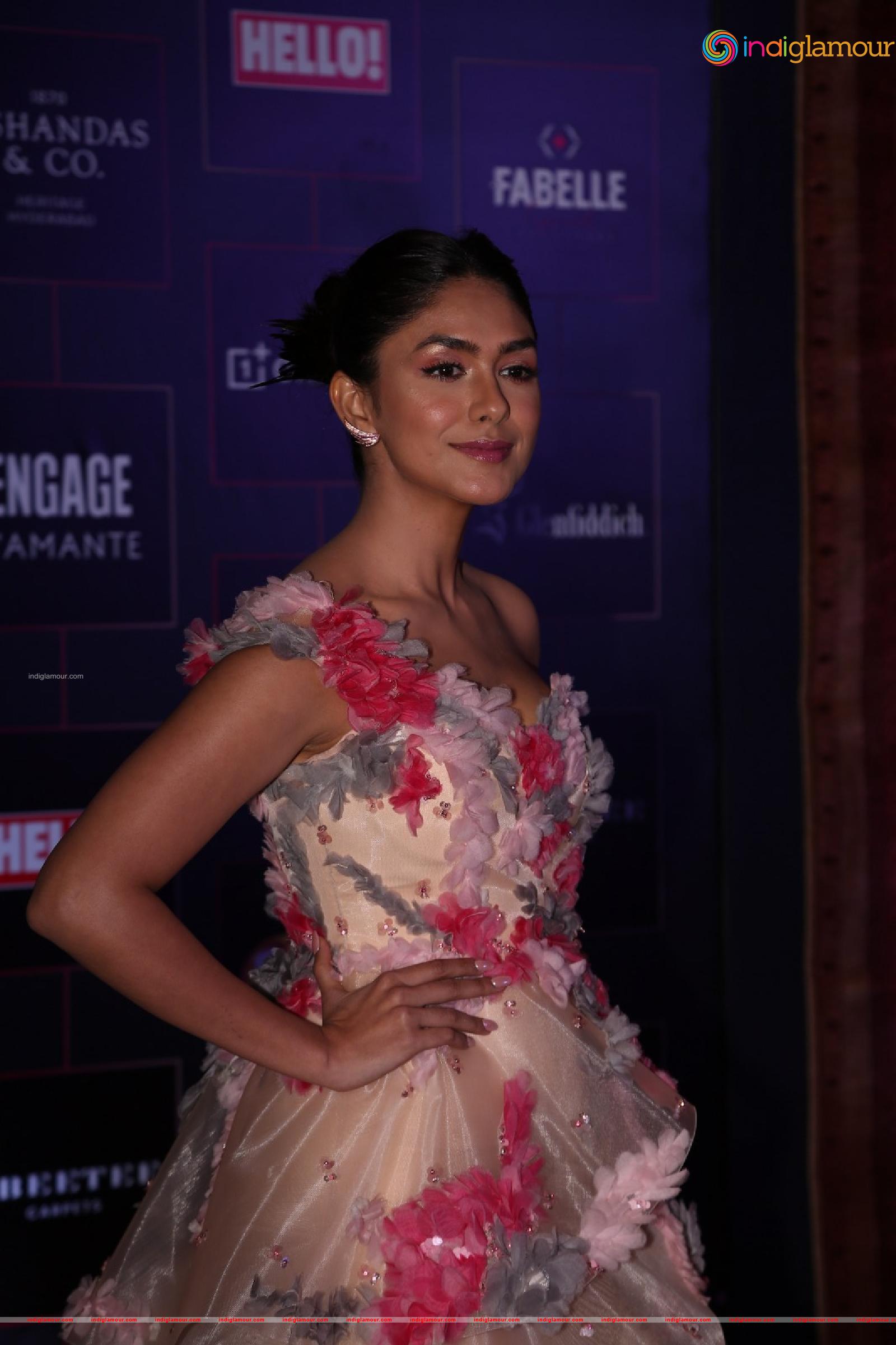 Mrunal Thakur Actress hd photo