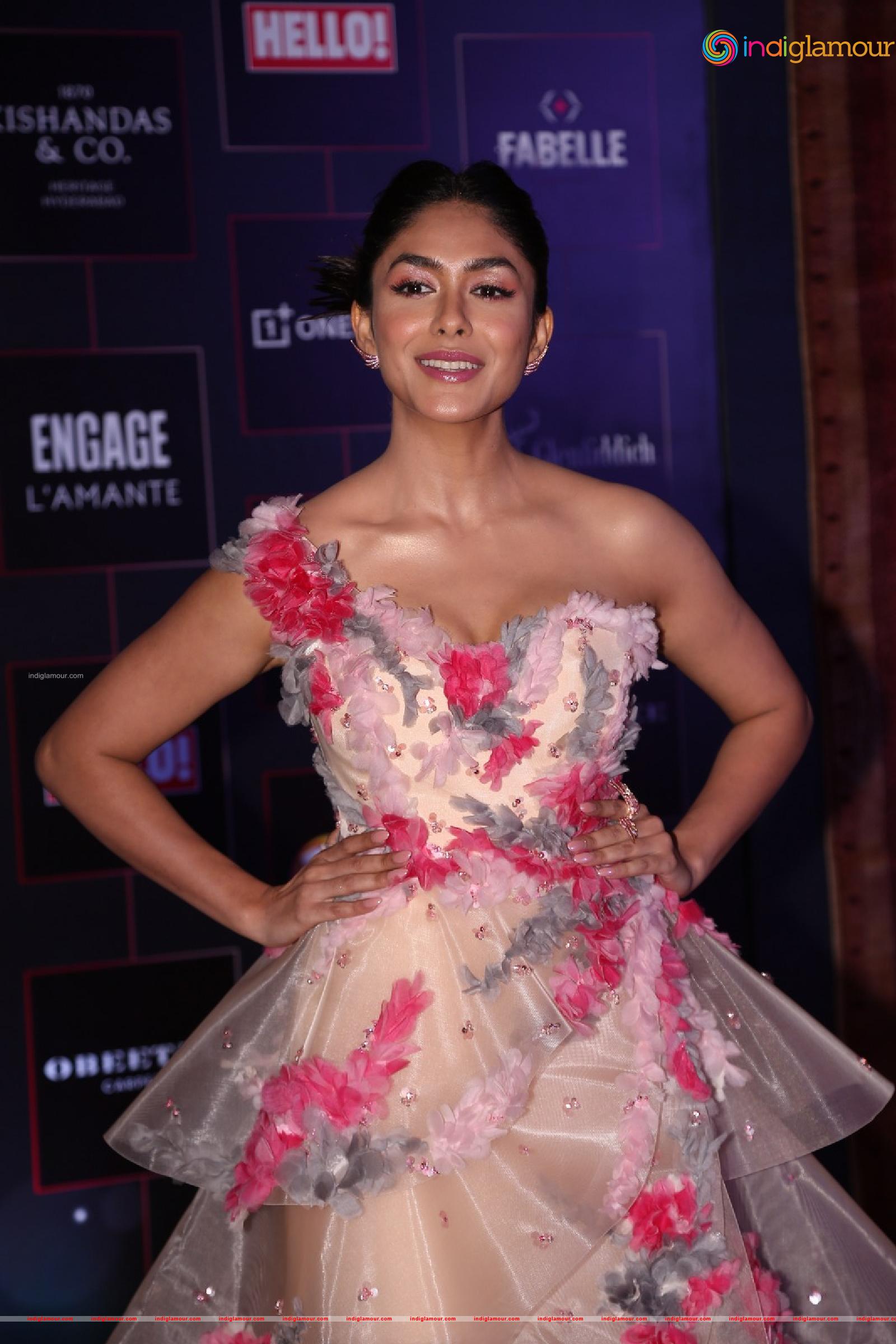 Mrunal Thakur Actress hd photo