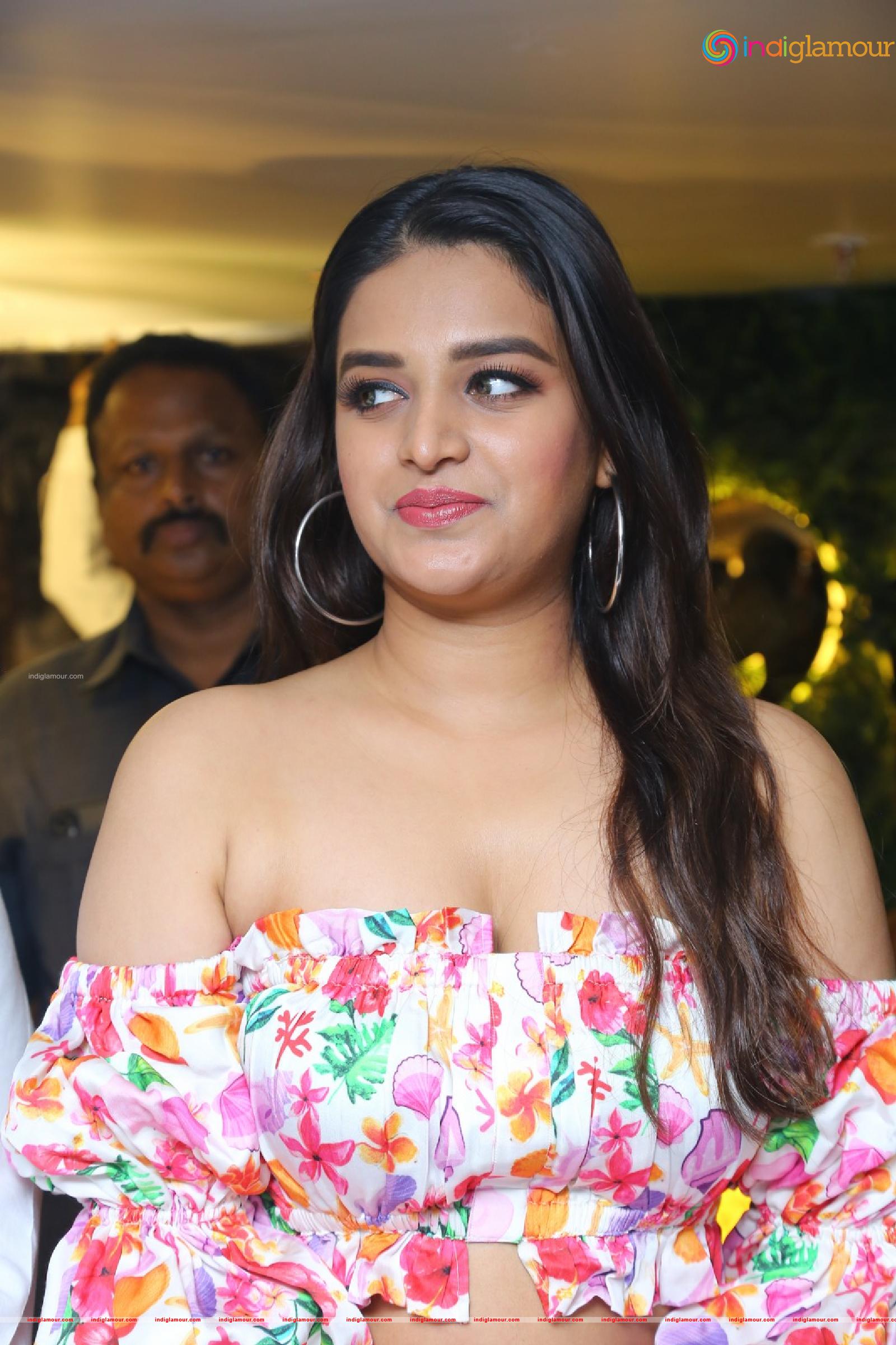 Nidhi Agarwal Actress hd photo