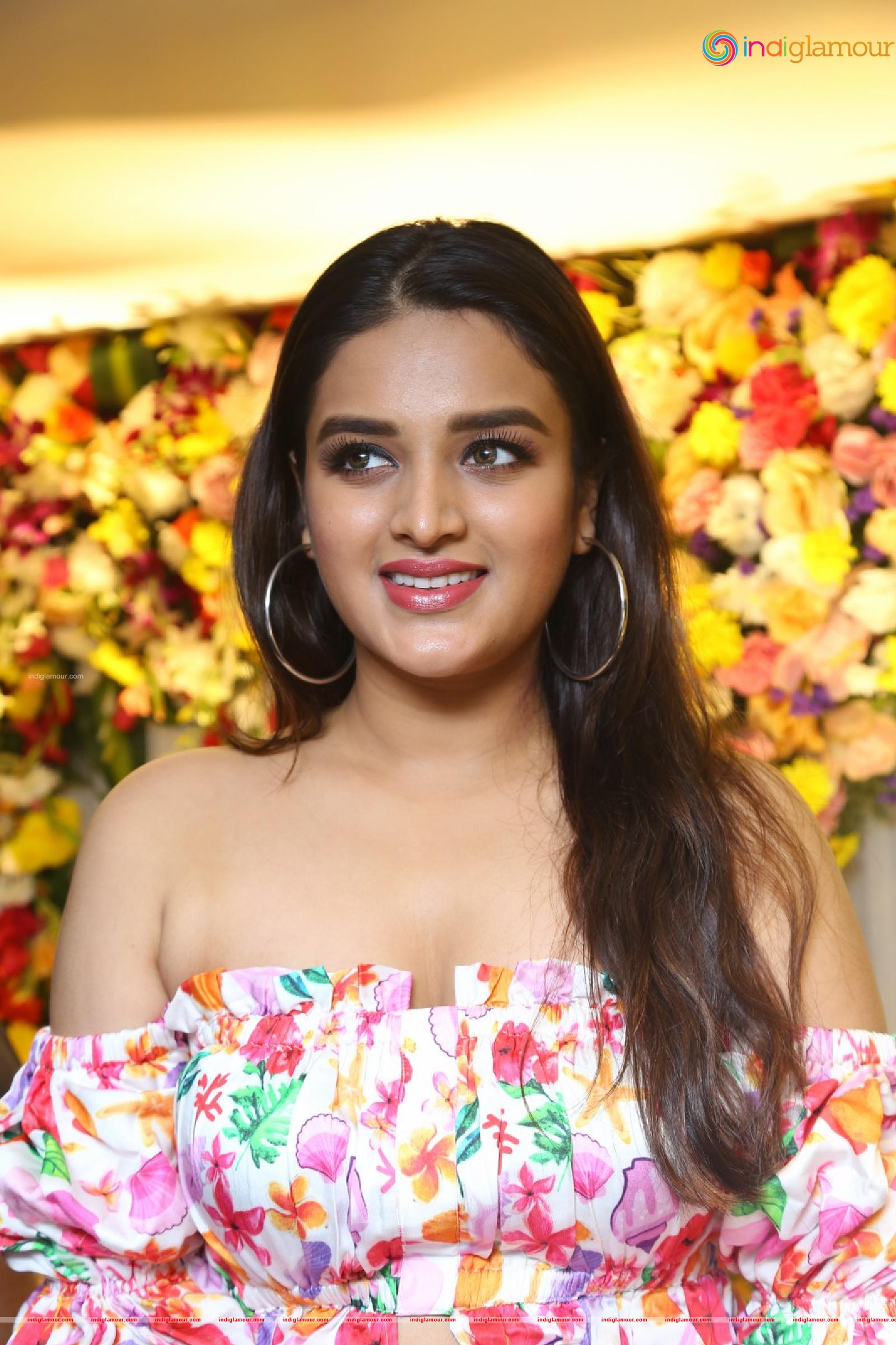Nidhi Agarwal Actress hd photo