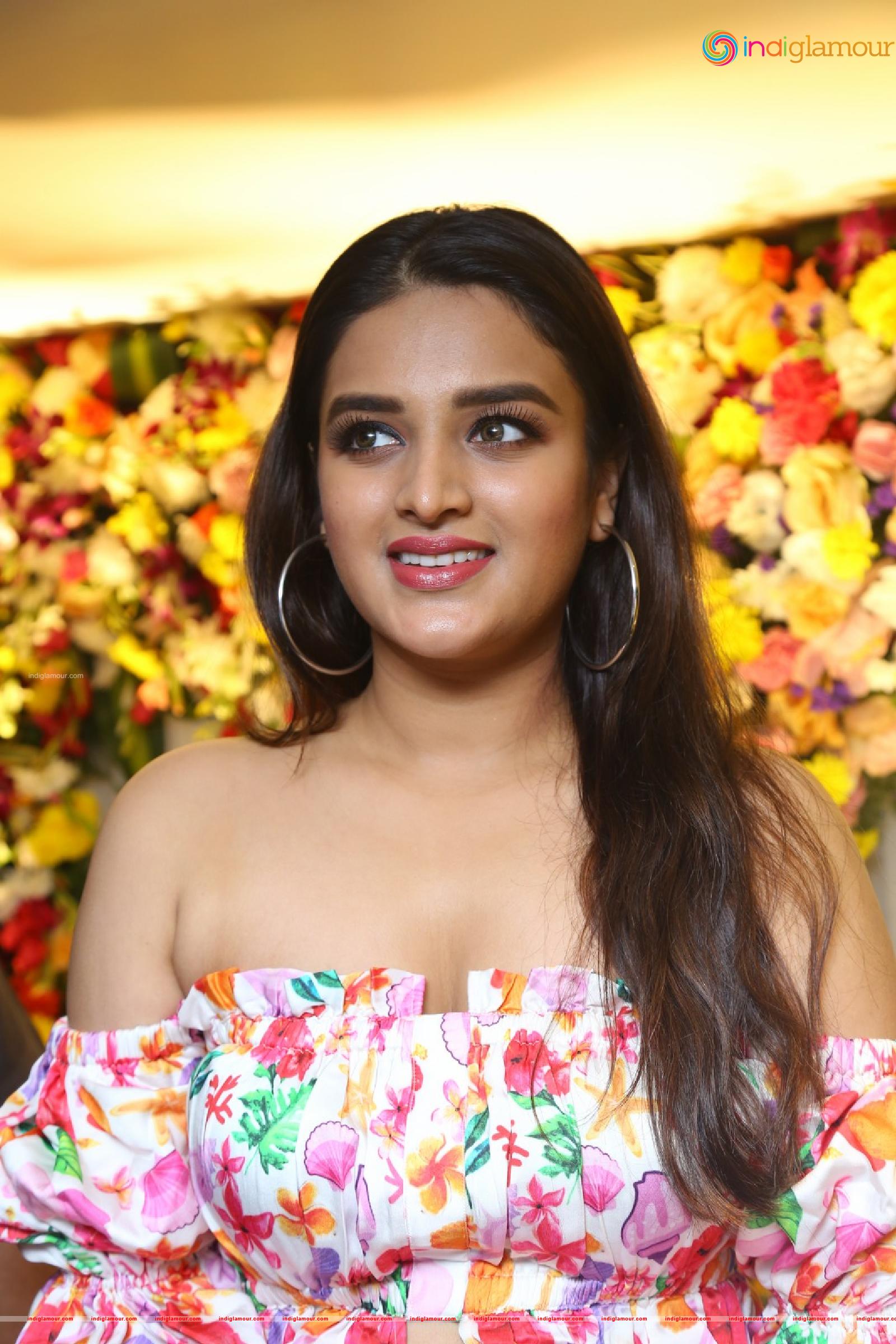 Nidhi Agarwal Actress hd photo