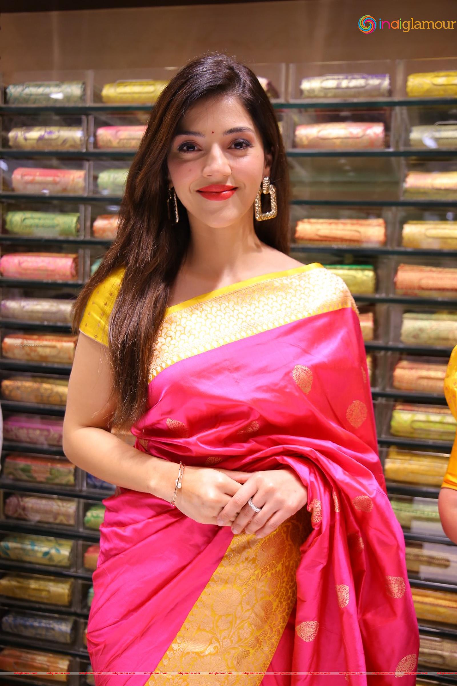 Mehreen Pirzada photos