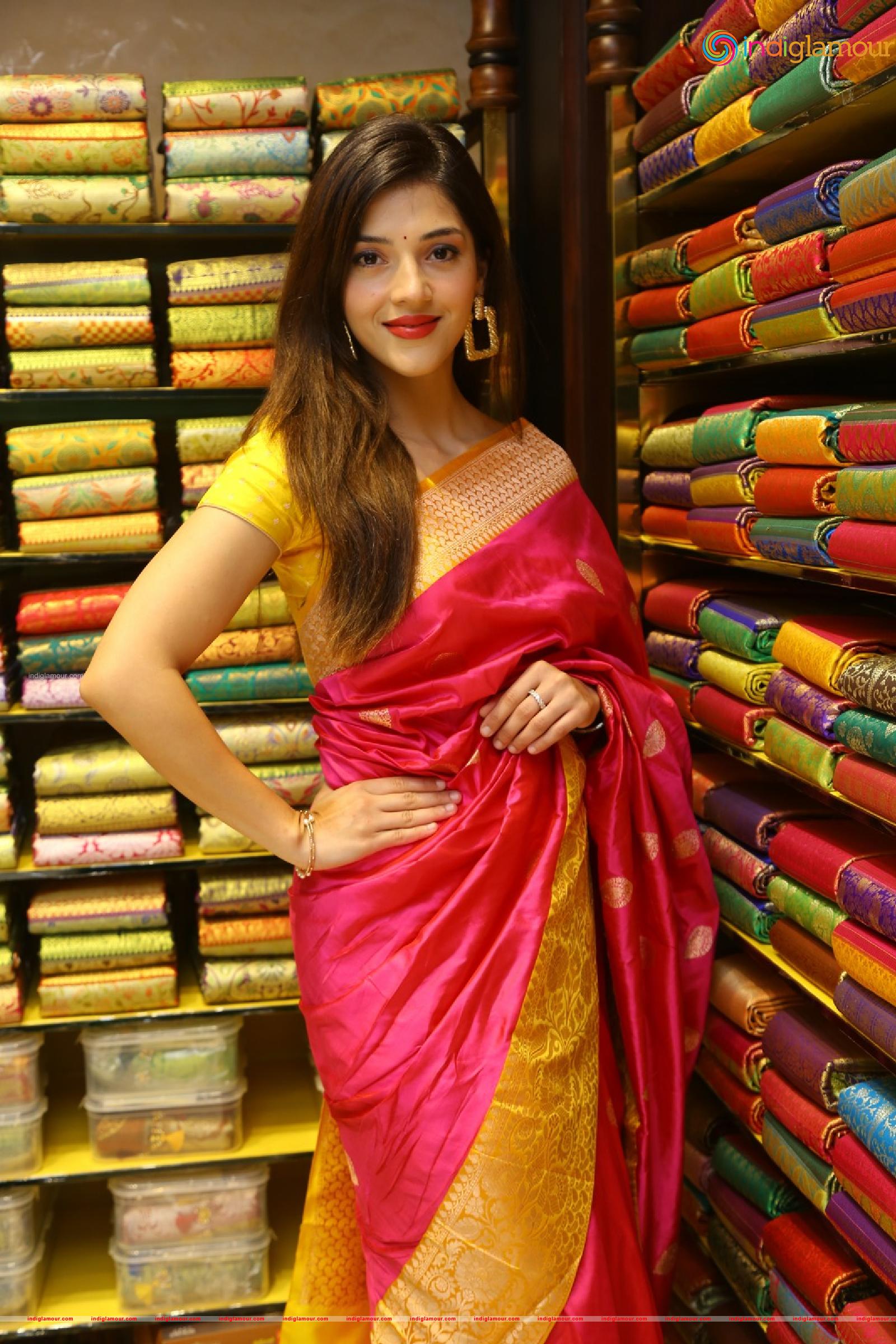 Mehreen Pirzada Actress hd photo