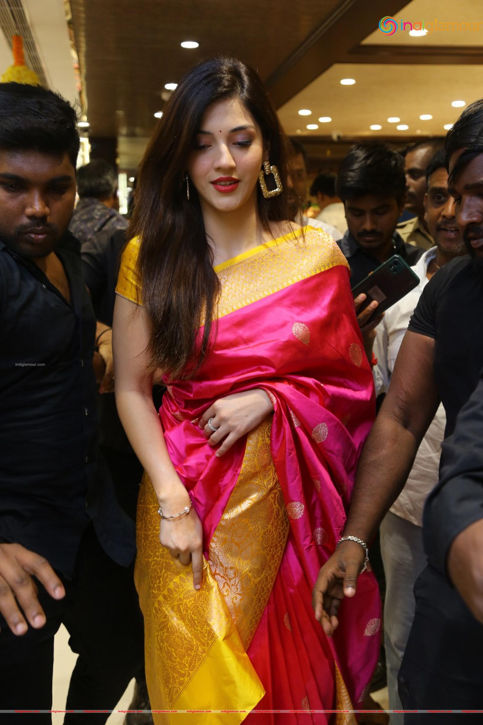Mehreen Pirzada Actress hd photo