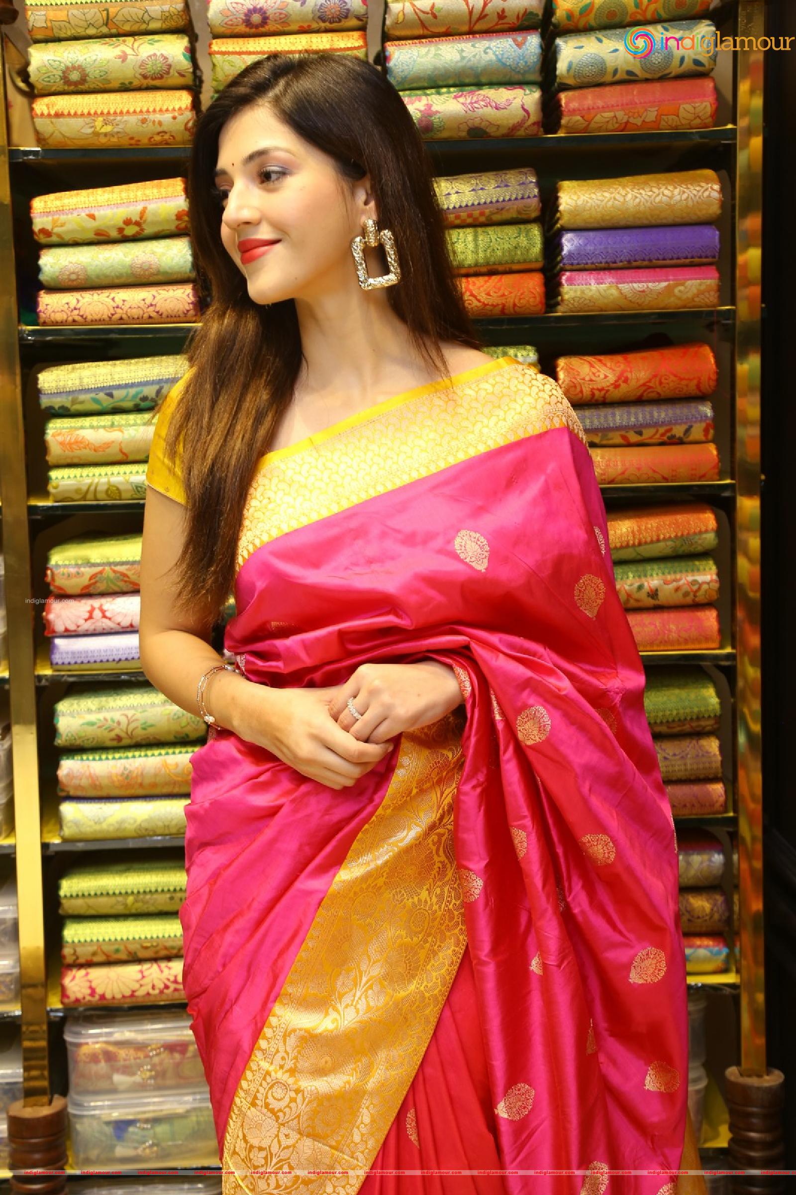 Mehreen Pirzada Actress hd photo