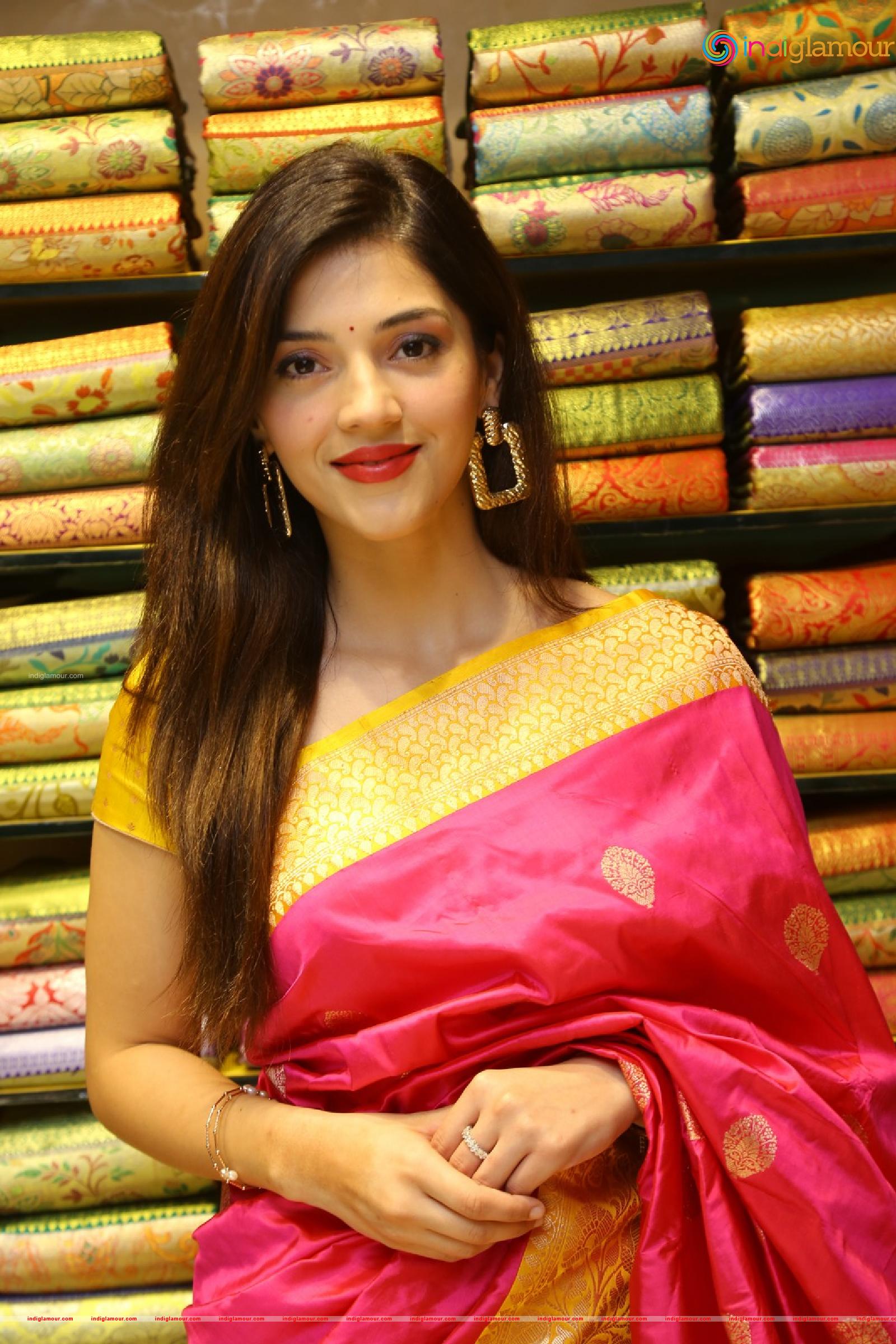 Mehreen Pirzada Actress hd photo