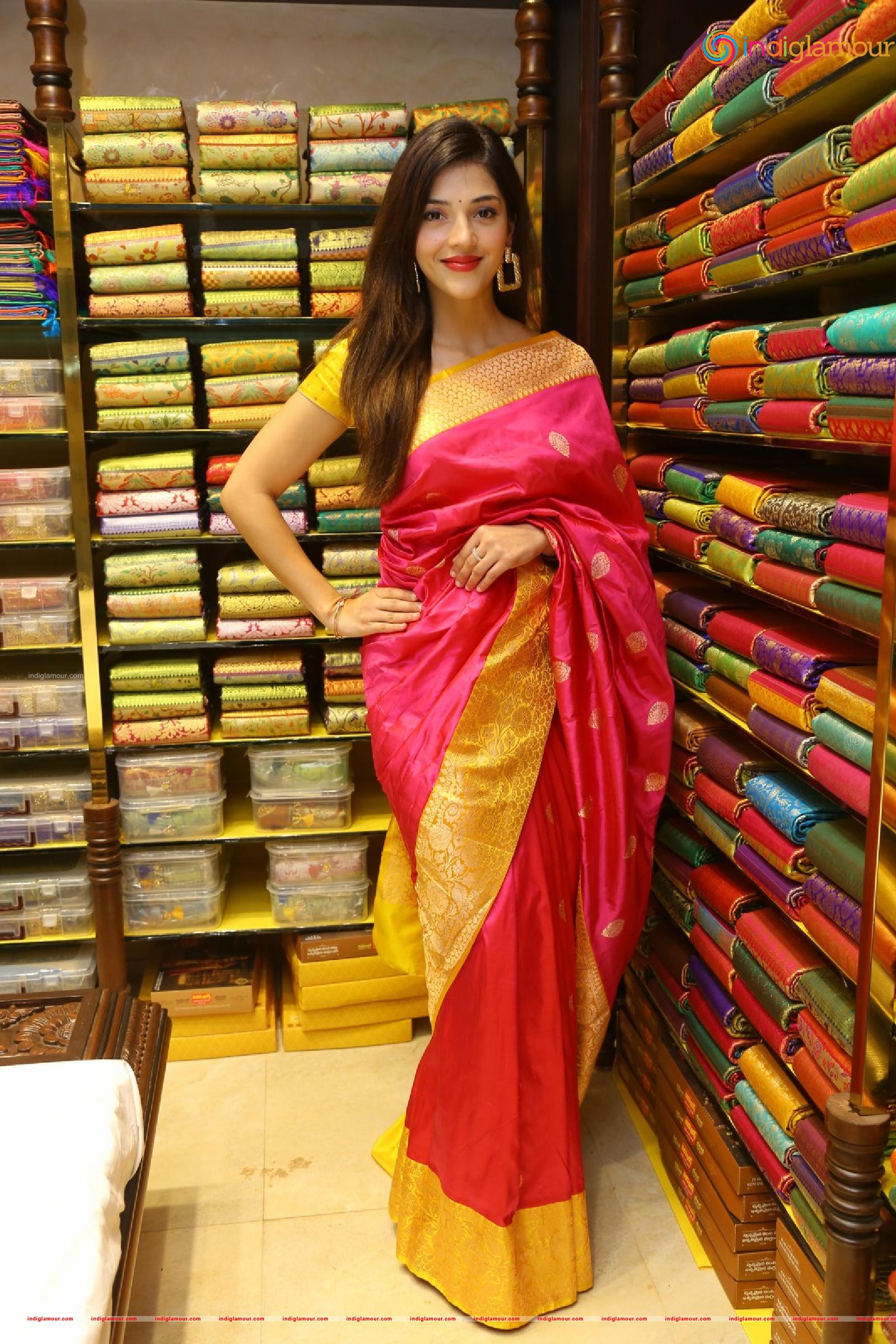 Mehreen Pirzada Actress hd photo