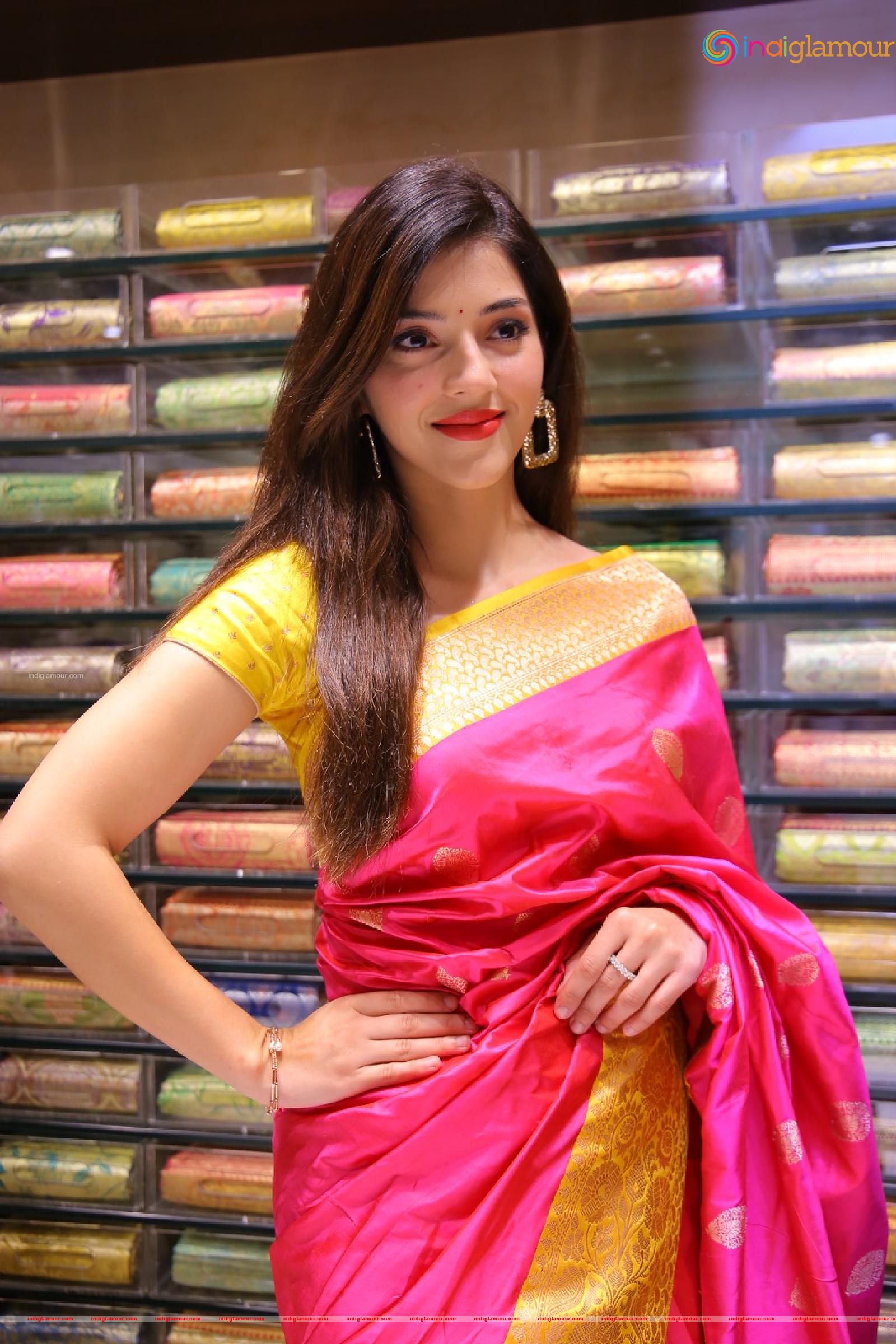 Mehreen Pirzada Actress hd photo