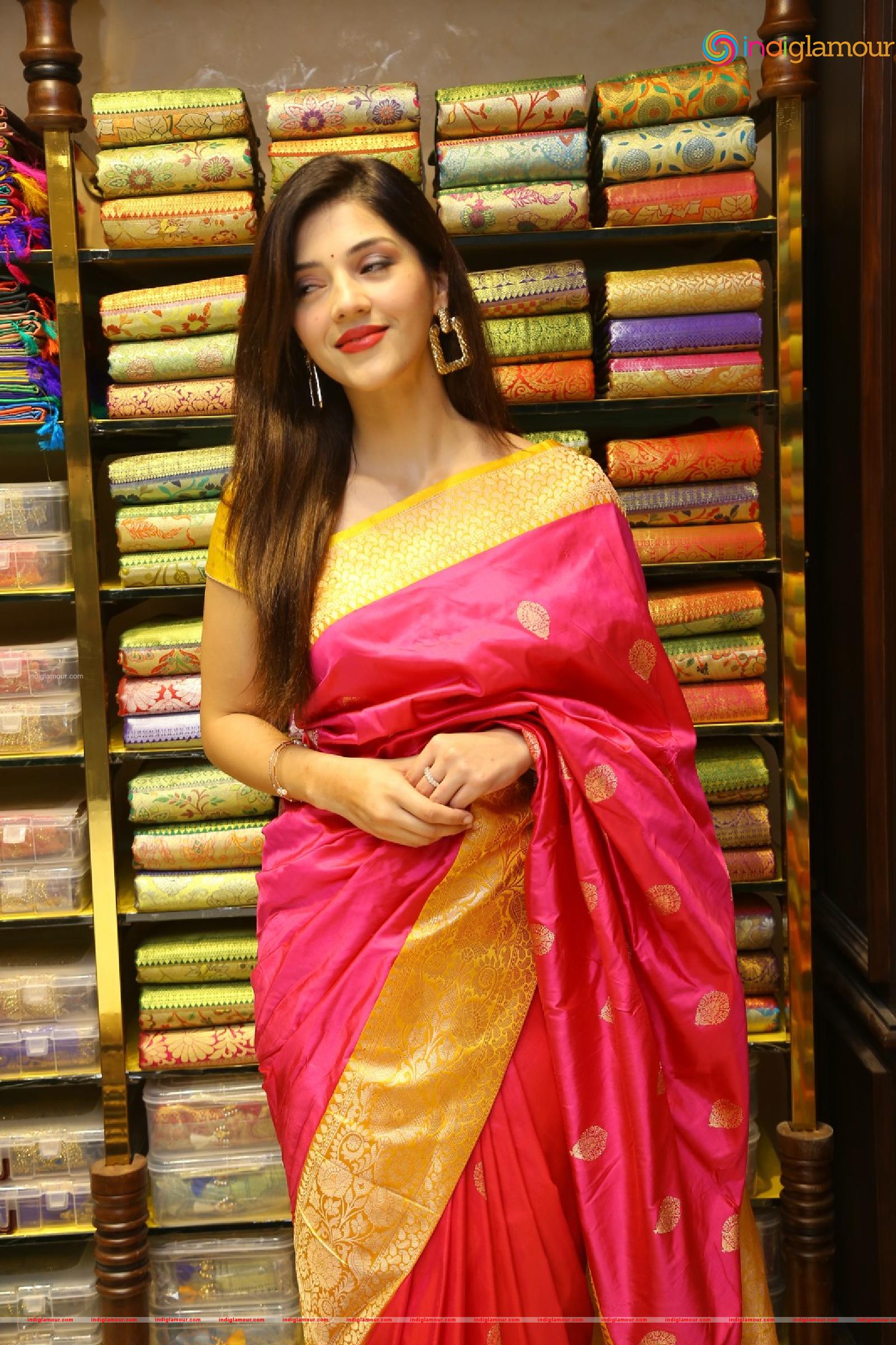 Mehreen Pirzada Actress hd photo