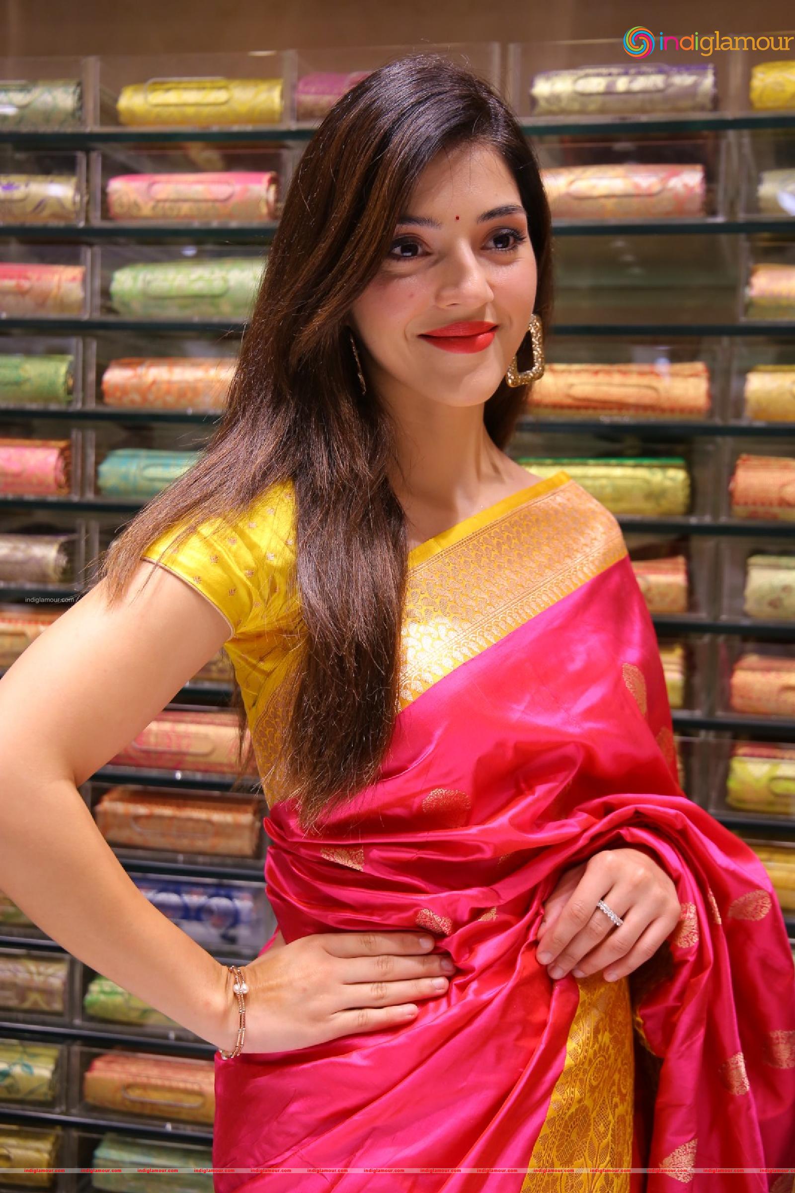 Mehreen Pirzada Actress hd photo
