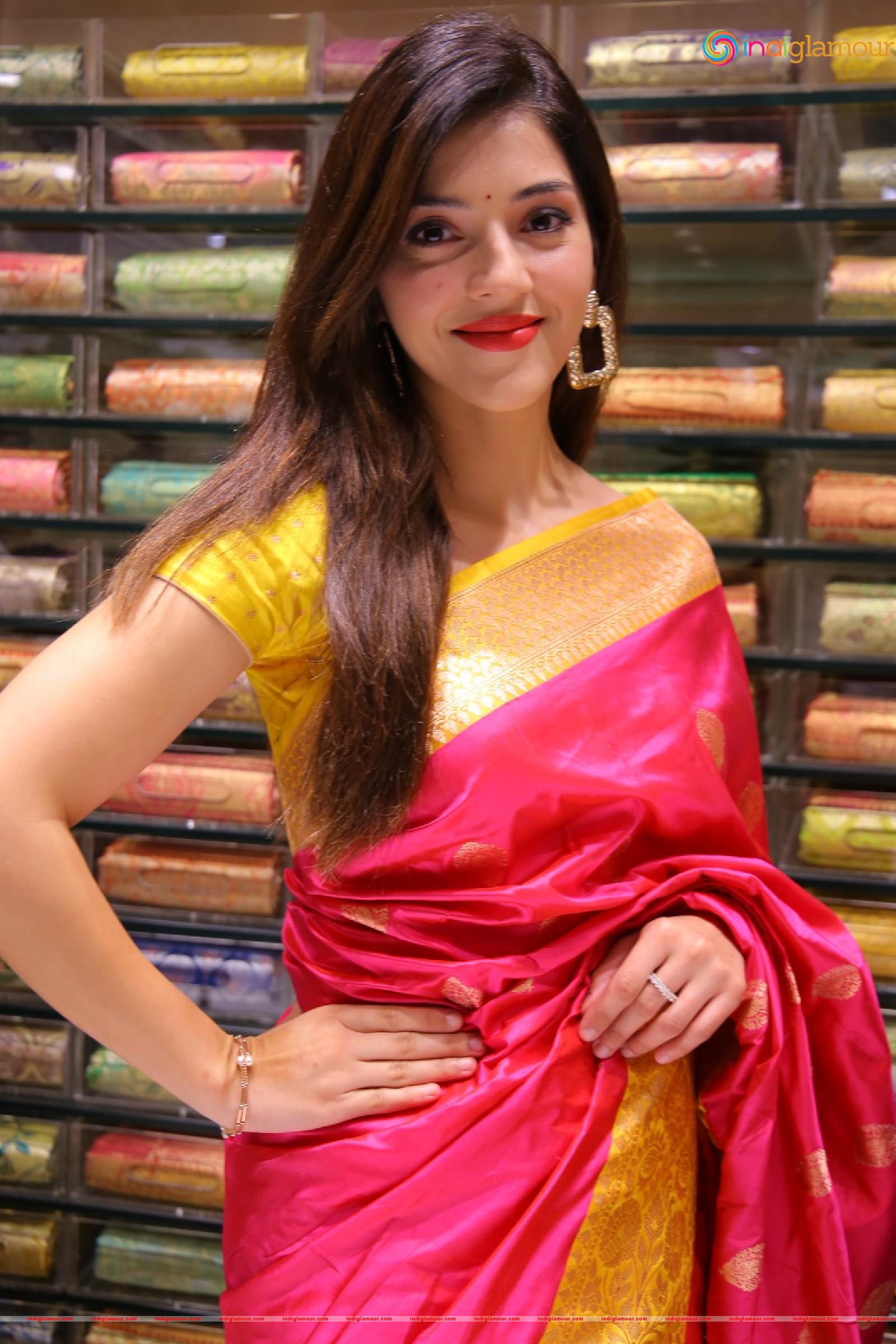 Mehreen Pirzada Actress hd photo